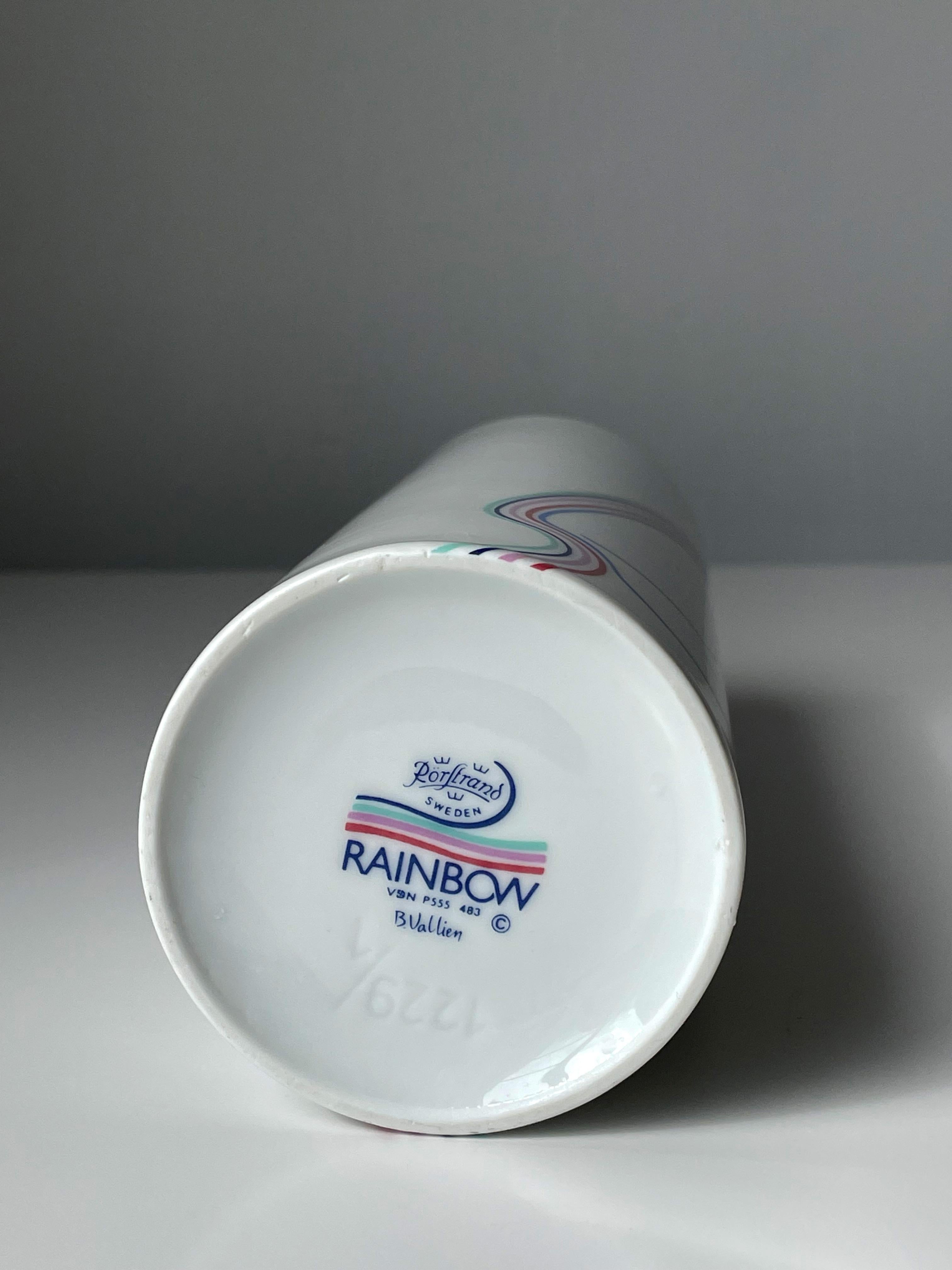 Bertil Vallien per Rörstrand Vaso cilindrico in porcellana arcobaleno, anni '80 in vendita 1