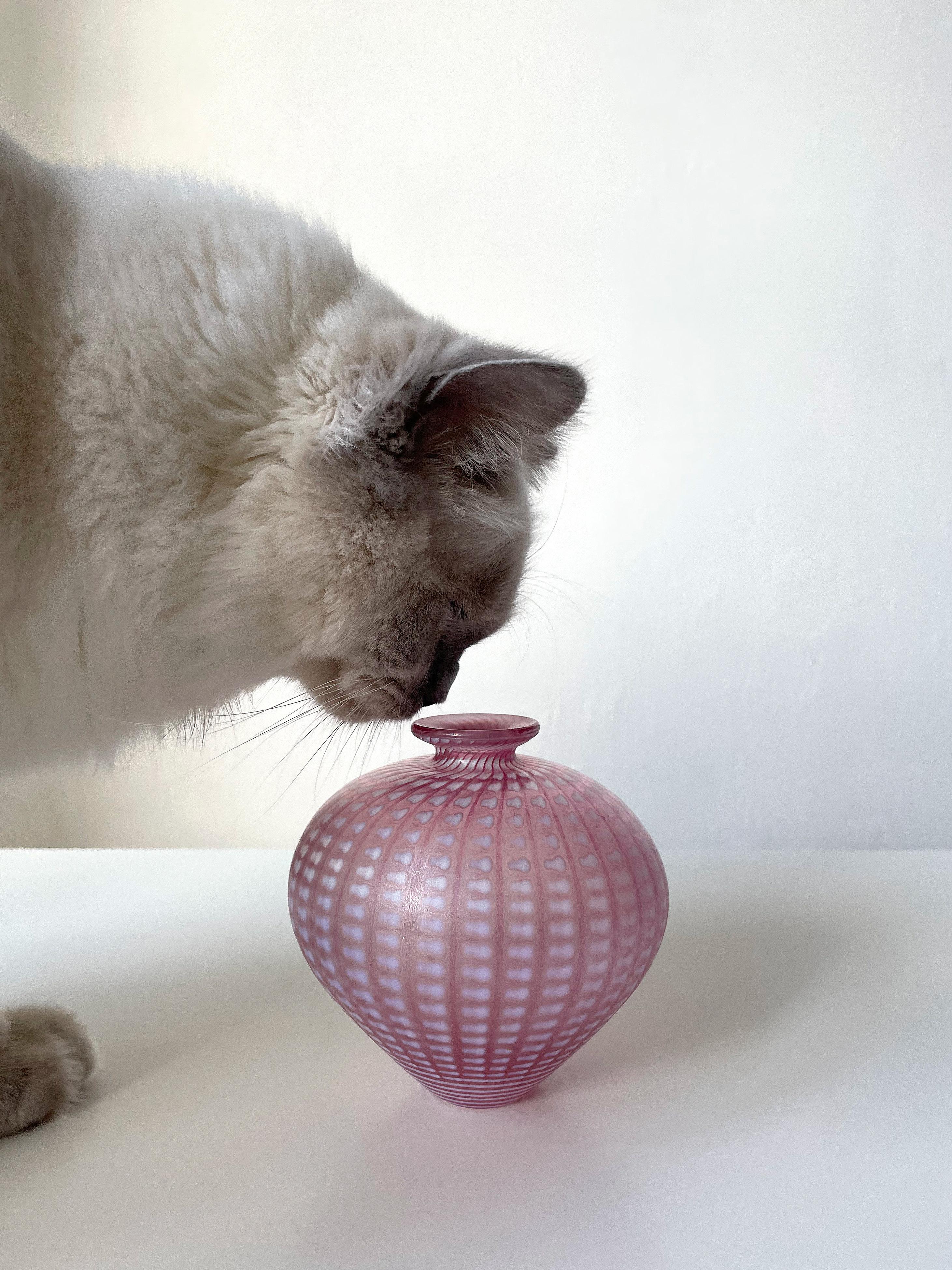 Hand-Crafted Vallien Kosta Boda Pink White Minos Art Glass Vase, 1984 For Sale