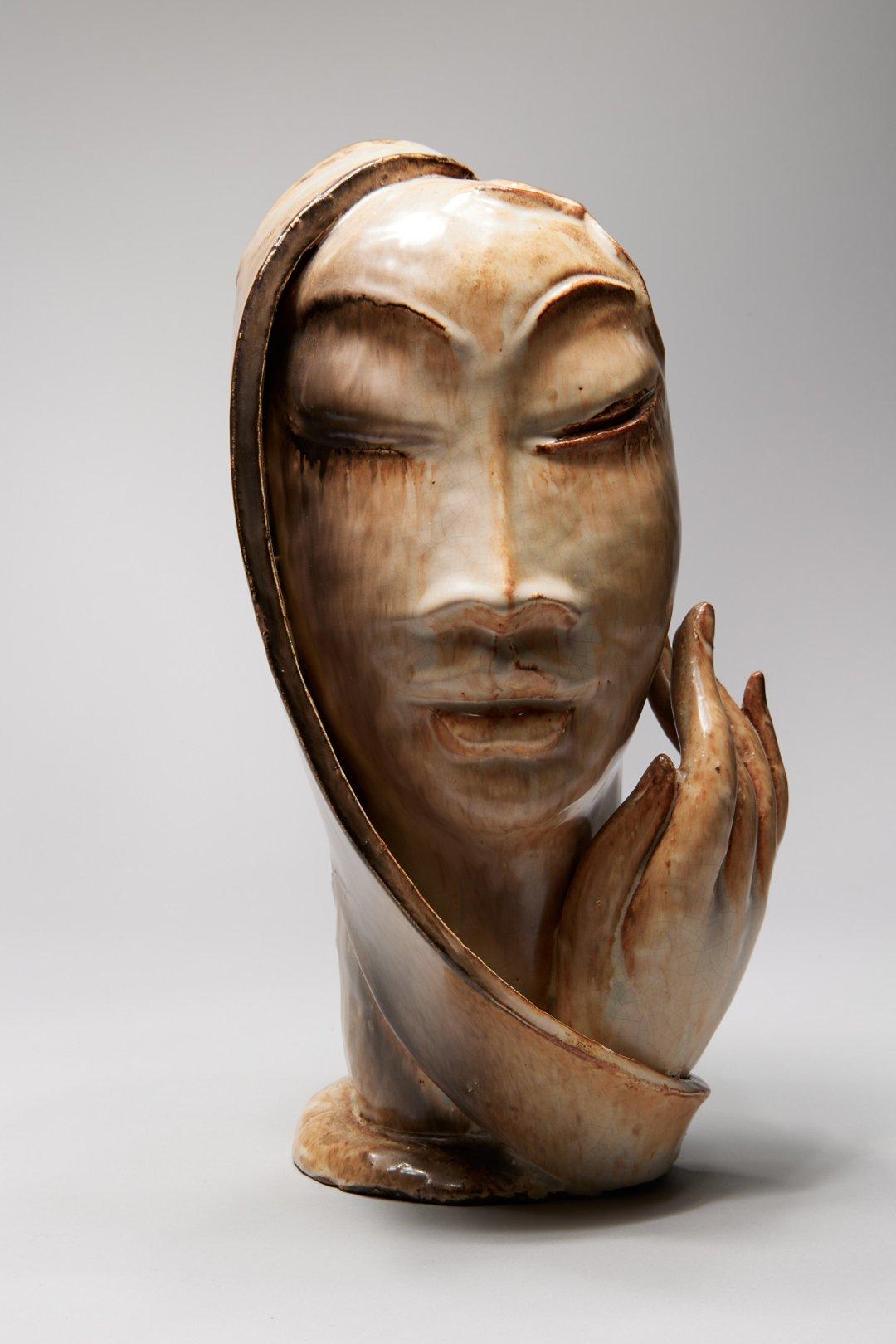 Figurative Sculpture de Vally Wieselthier - Busto de Josephine Baker, Cara femenina de cerámica de mediados de siglo