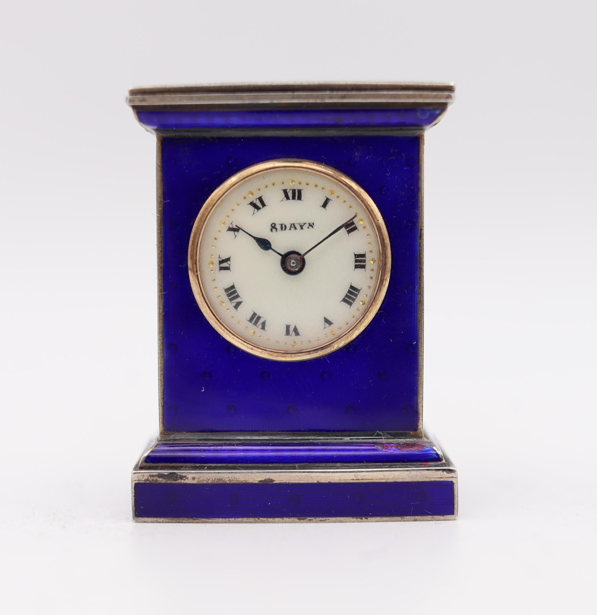 Valme 1920 Miniature Travel Clock mit Guilloché-Emaille in Sterling mit Box (Schweizerisch) im Angebot