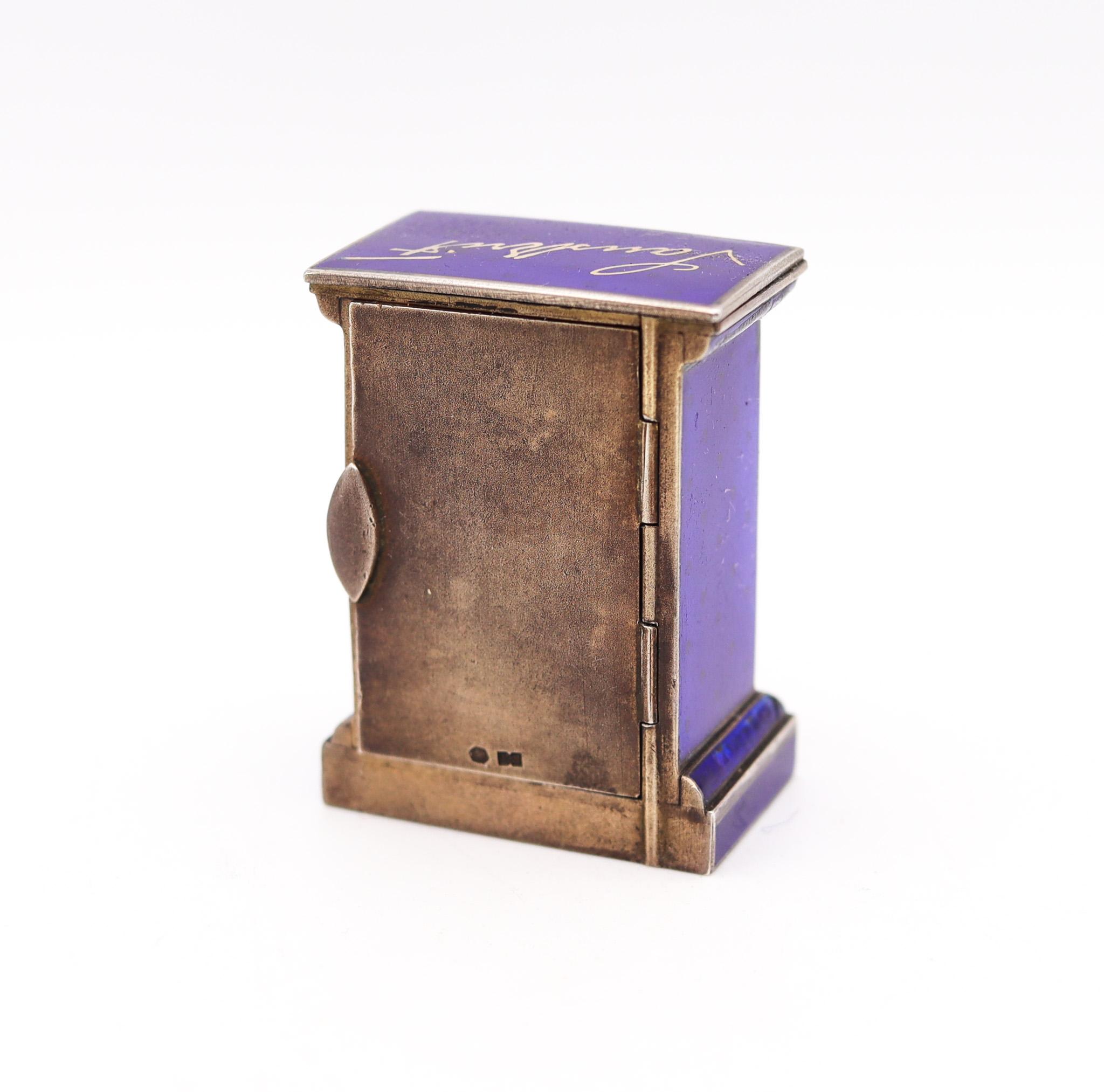 Valme 1920 Miniature Travel Clock mit Guilloché-Emaille in Sterling mit Box im Zustand „Hervorragend“ im Angebot in Miami, FL