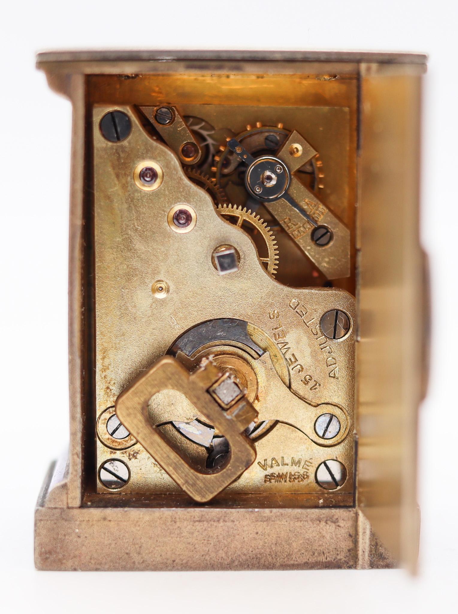 Valme 1920 Miniature Travel Clock mit Guilloché-Emaille in Sterling mit Box (Frühes 20. Jahrhundert) im Angebot