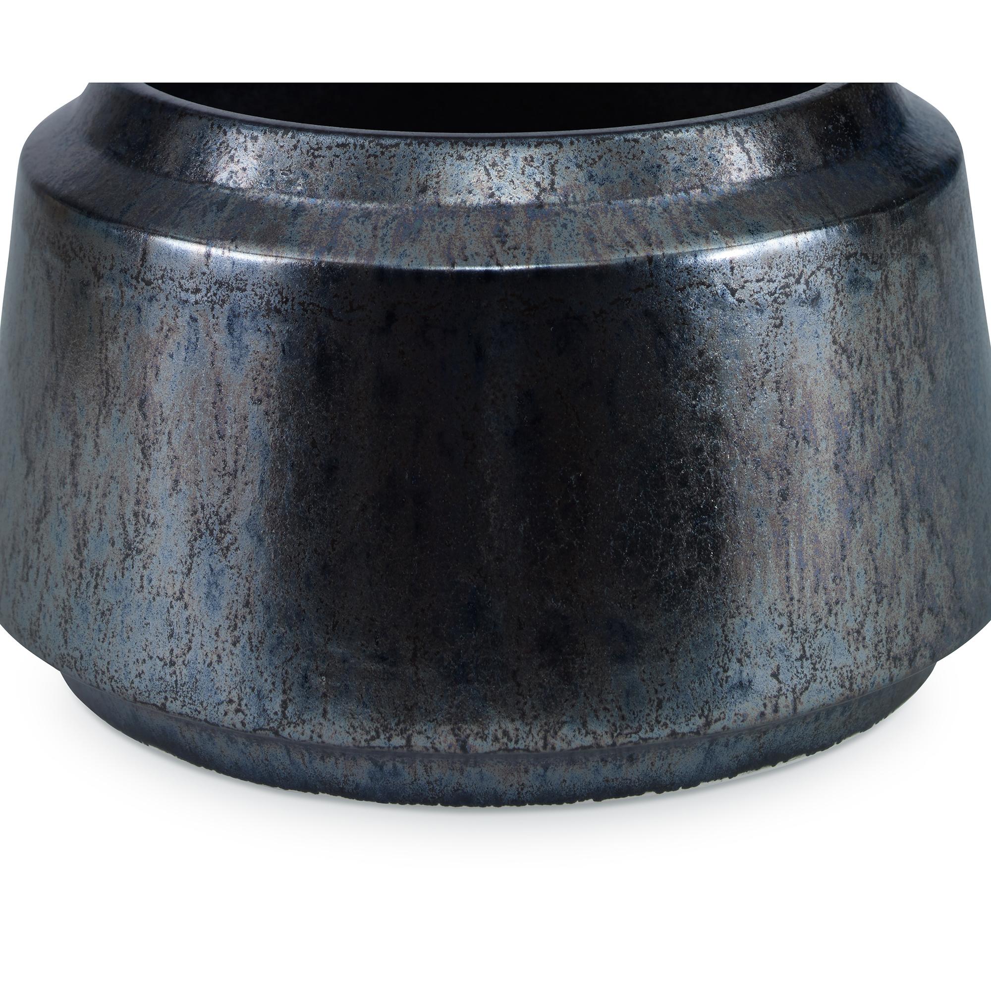An earthenware bowl featuring a reactive stone glaze. Due to the nature of the glaze, each vase is to be considered unique.
 