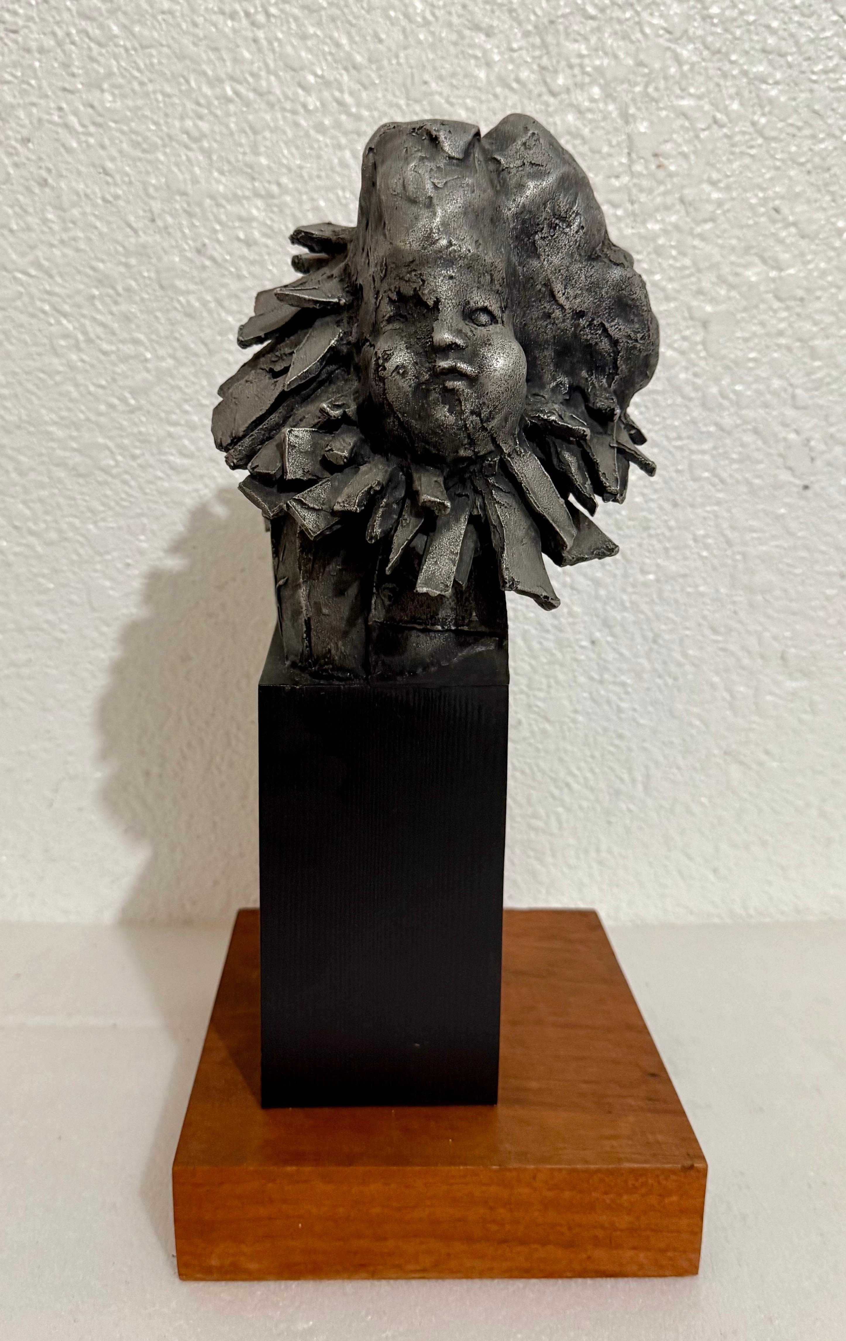 Figurative Sculpture di Valérie Hadida - Scultura naif modernista francese in metallo Testa di donna brutalista Valery Hadida