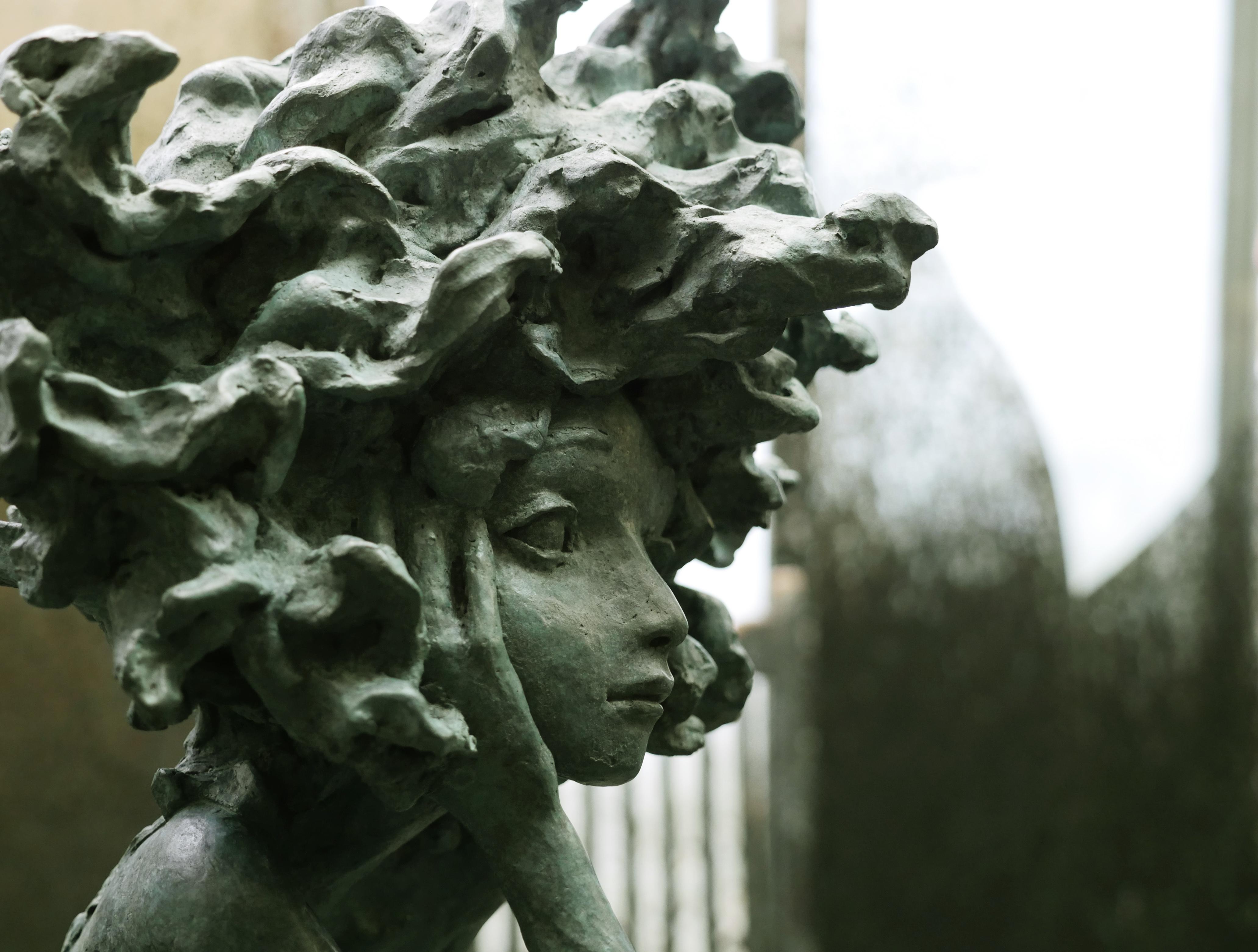 Quelques mots d'amour - Sculpture by Valérie Hadida