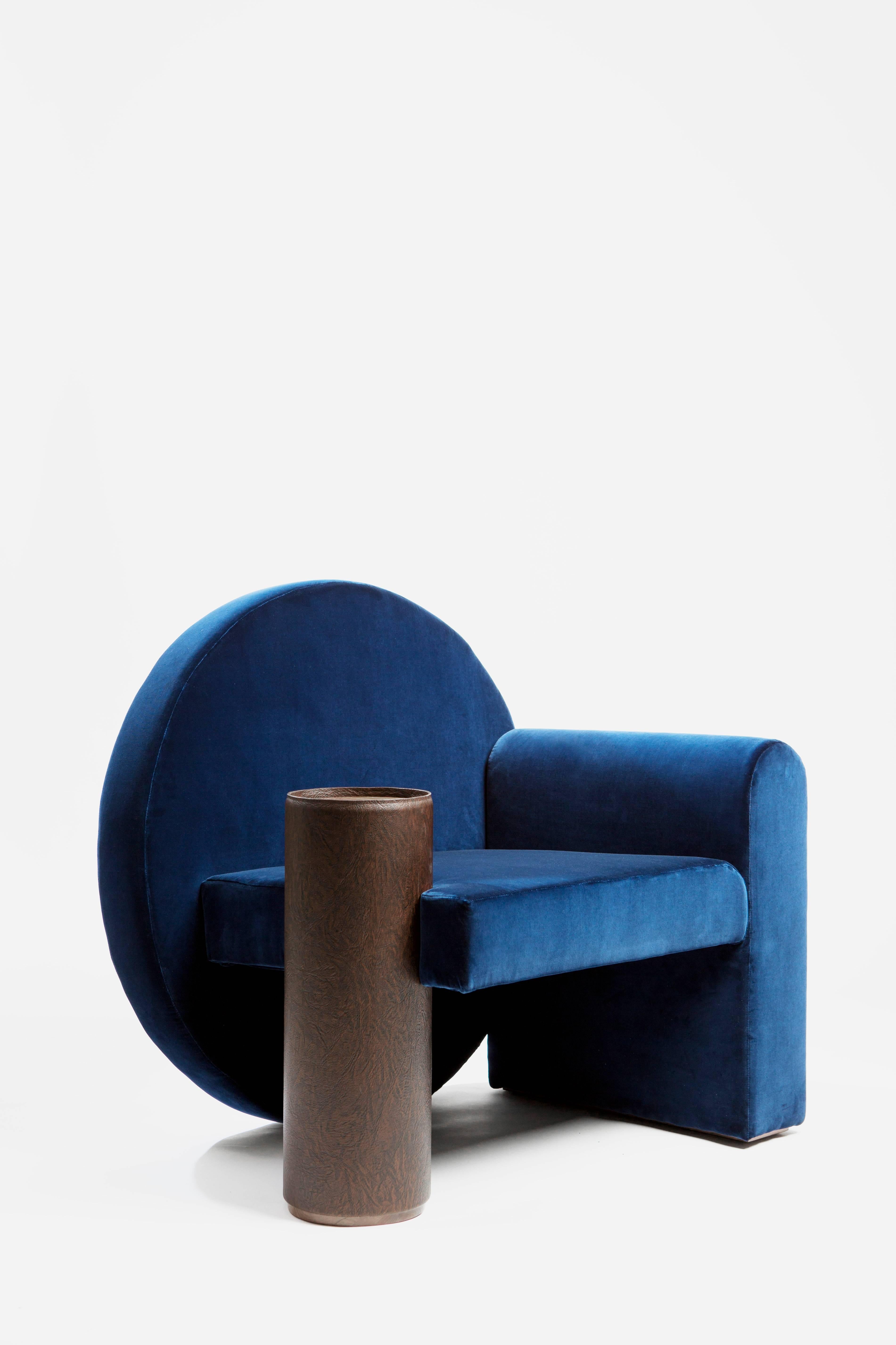 The Valsusa project, through the ancestral tradition of upholstering, shows the link between Piedmont and France. The blue velvet armchair, chosen for its comfort, with an armrest taking the role of leather and walnut shelf. 
Materials: 
Blue