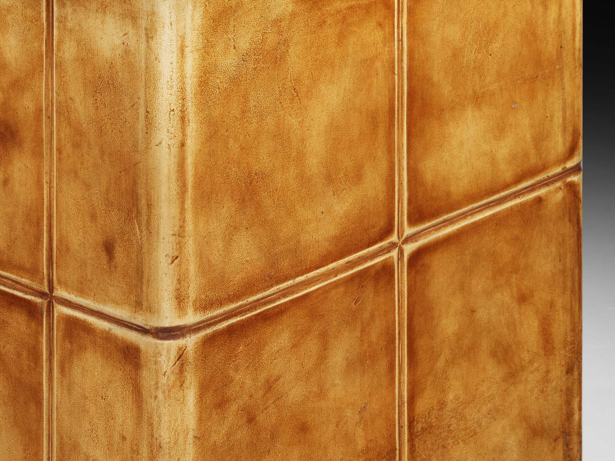 Valzania Cabinet in Parchment with Mirrored Interior in vendita 3