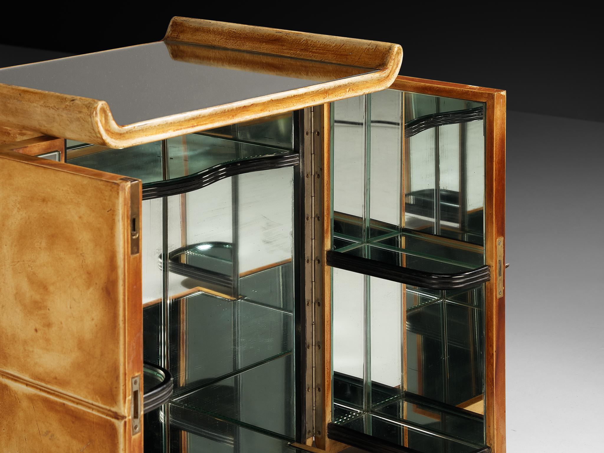 Valzania Cabinet in Parchment with Mirrored Interior in vendita 1