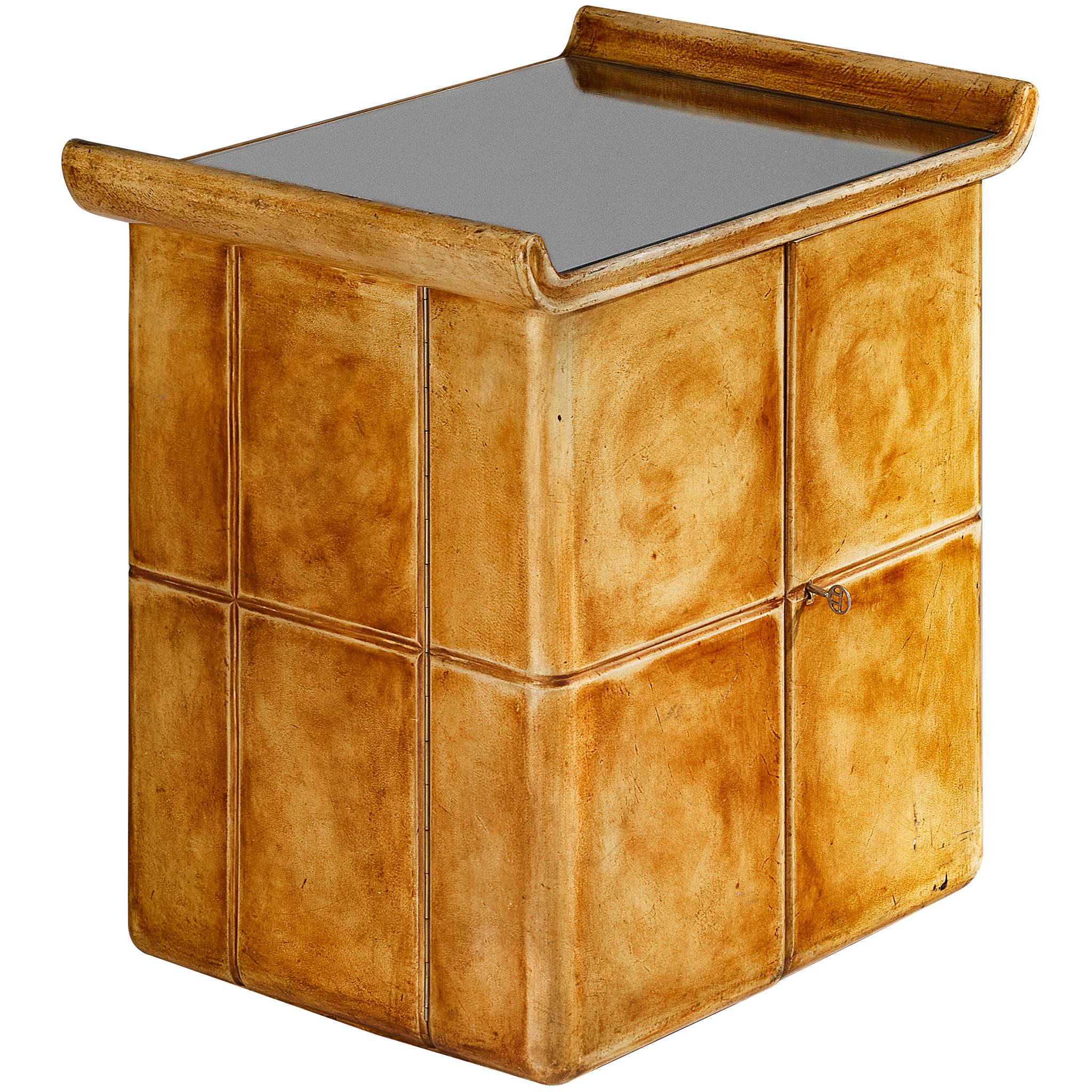Valzania Cabinet in Parchment with Mirrored Interior in vendita