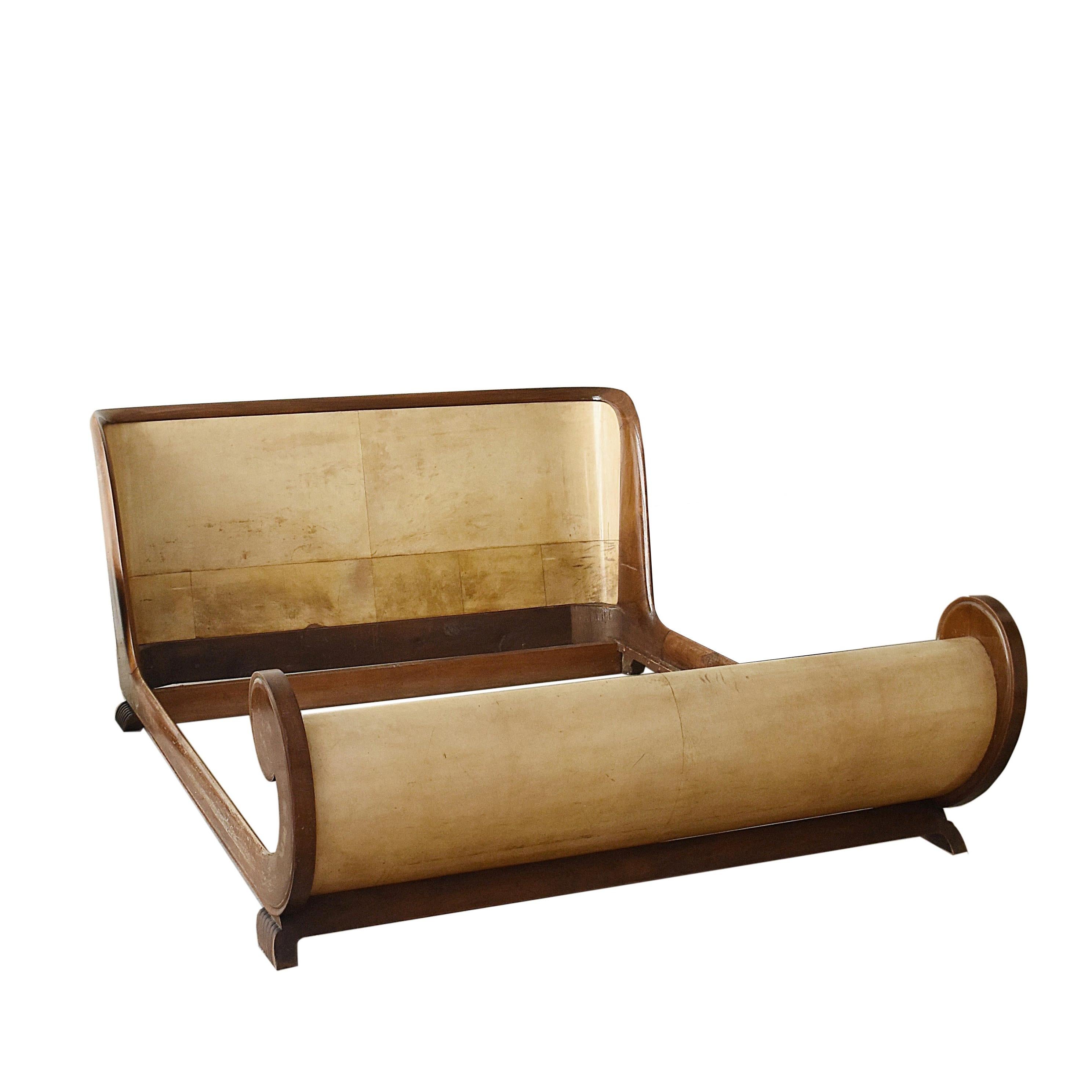 Valzania Italia Parchment and Wood Bed Attributed to Guglielmo Ulrich, 1930s In Good Condition In Roma, IT