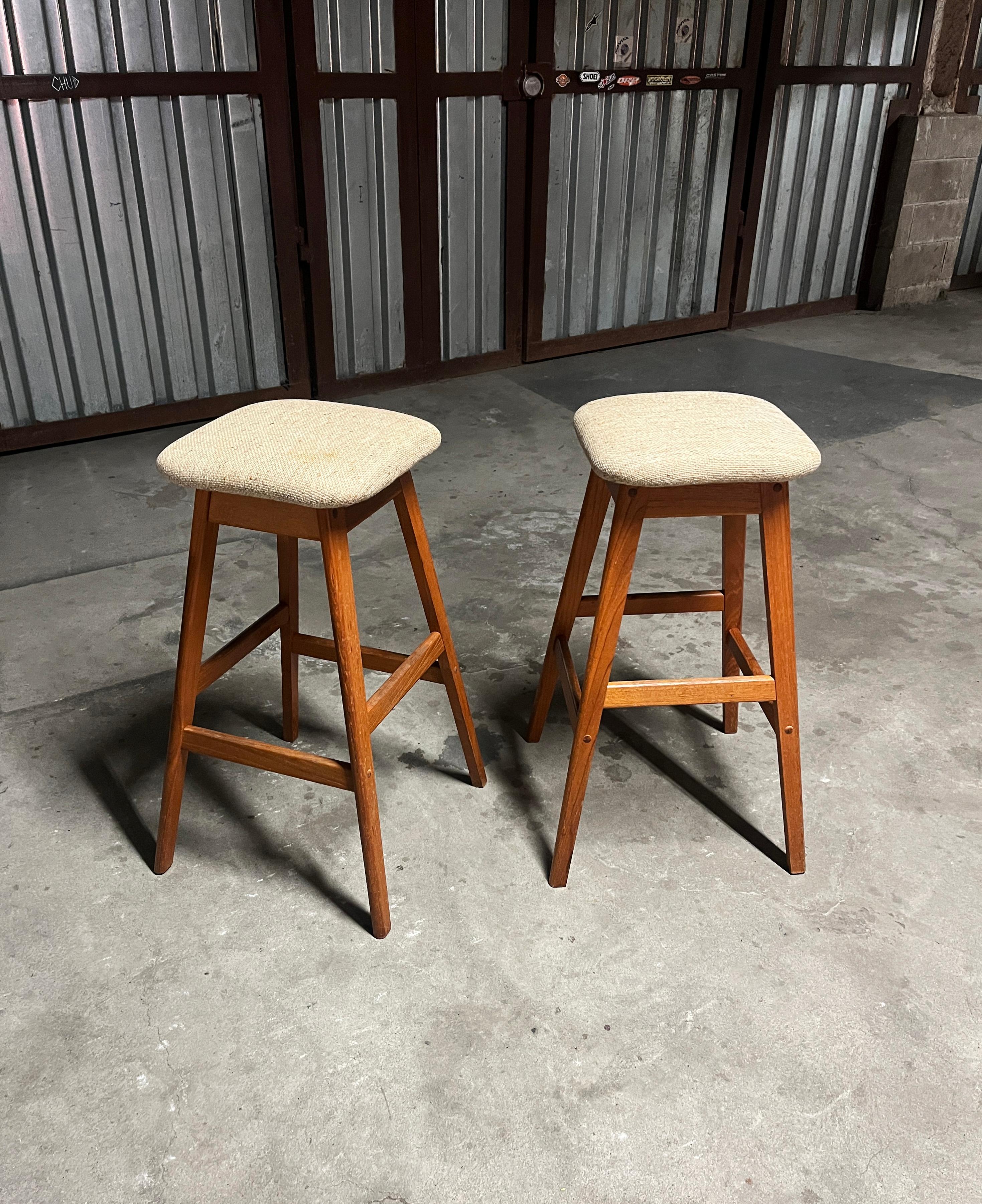 One beautiful pair of Vamdrup Stolefabrik bar stools in teak and wool seats, Denmark 1960s (Signed). A perfect example of minimal Danish design bringing the perfect amount of teak wood into a space without being overpowering. Signed underneath with