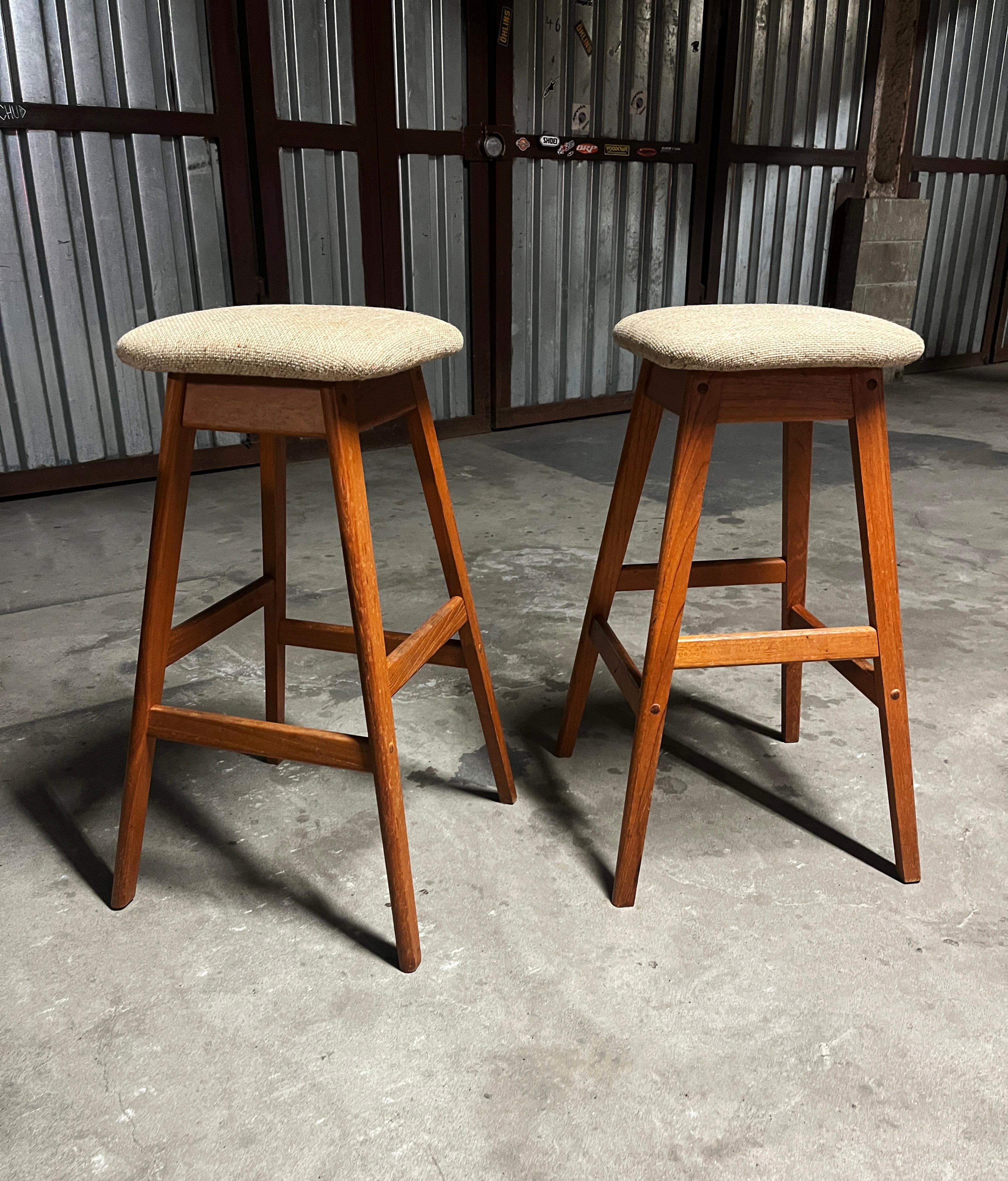 Mid-Century Modern Vamdrup Stolefabrik Pair of Danish Bar Stools in Teak and wool 1960s (Signed) For Sale
