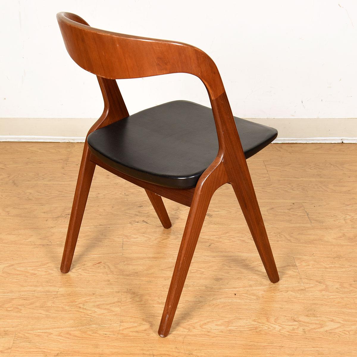 Vamo Sønderborg Danish Teak Accent Chair by Johannes Andersen In Excellent Condition For Sale In Kensington, MD