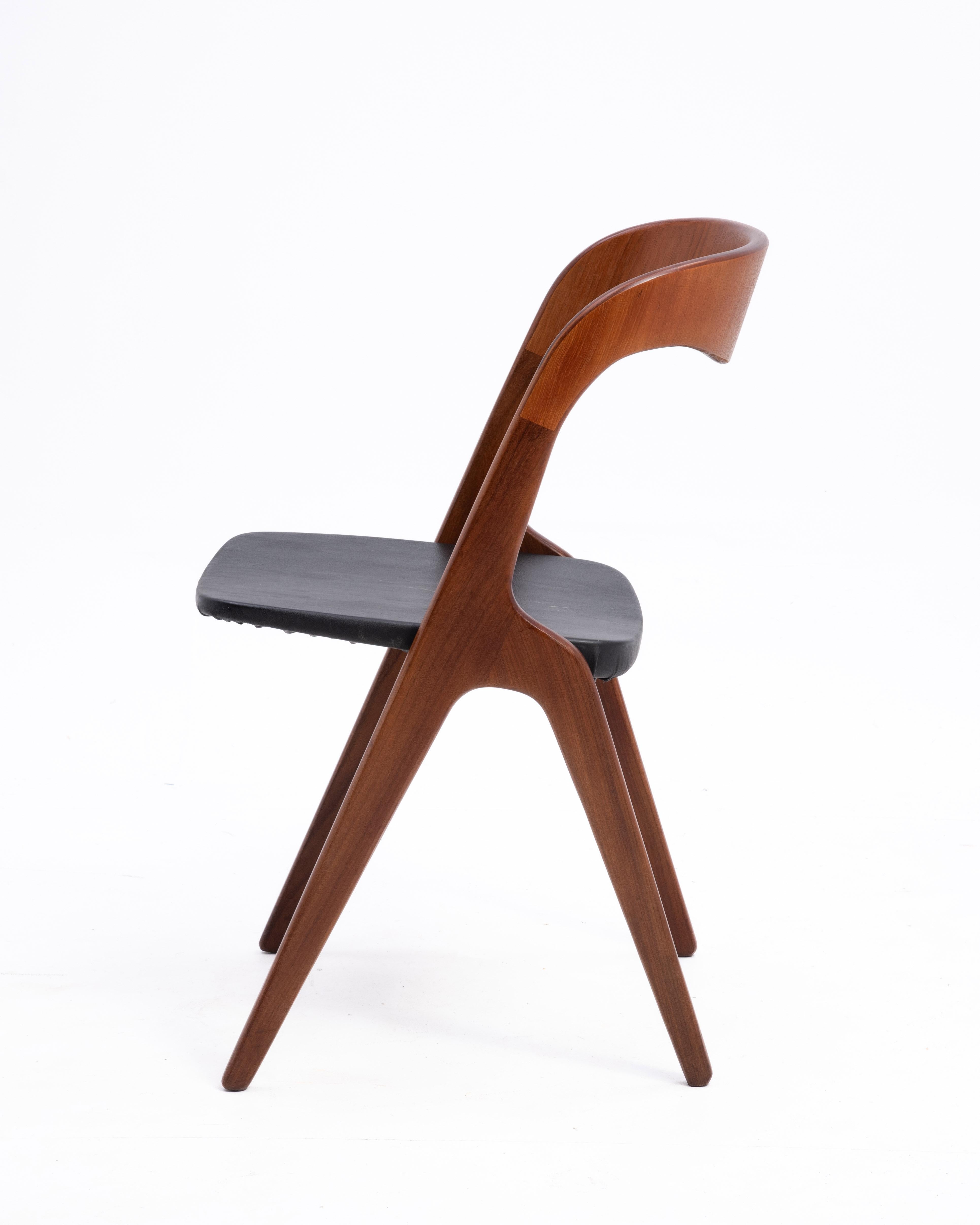 Mid-Century Modern Vamo Sønderborg ‘Sonja’ Circa 1960 Danish Teak Side Desk Chair Johannes Andersen