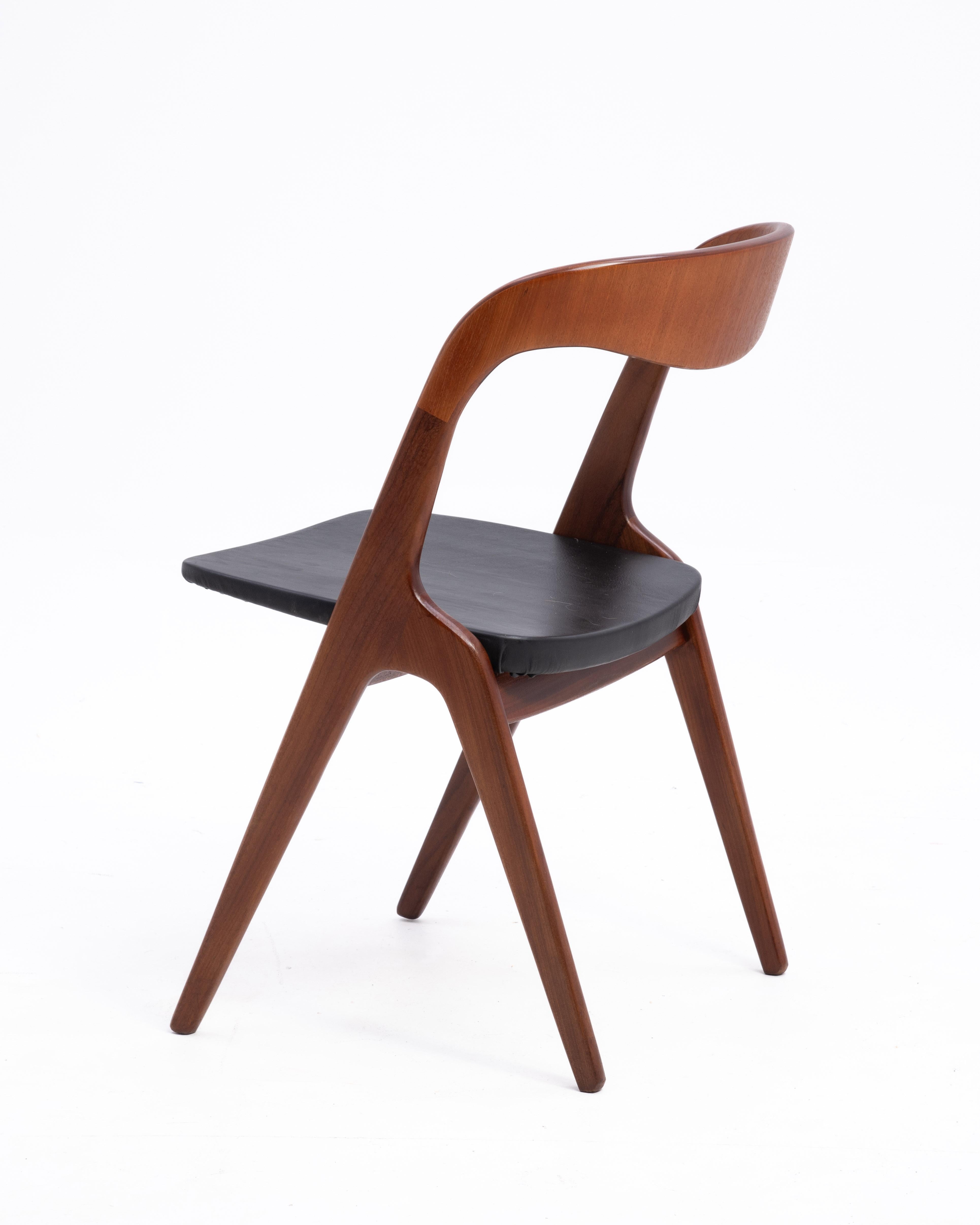 Vamo Sønderborg ‘Sonja’ Circa 1960 Danish Teak Side Desk Chair Johannes Andersen In Good Condition In Forest Grove, PA