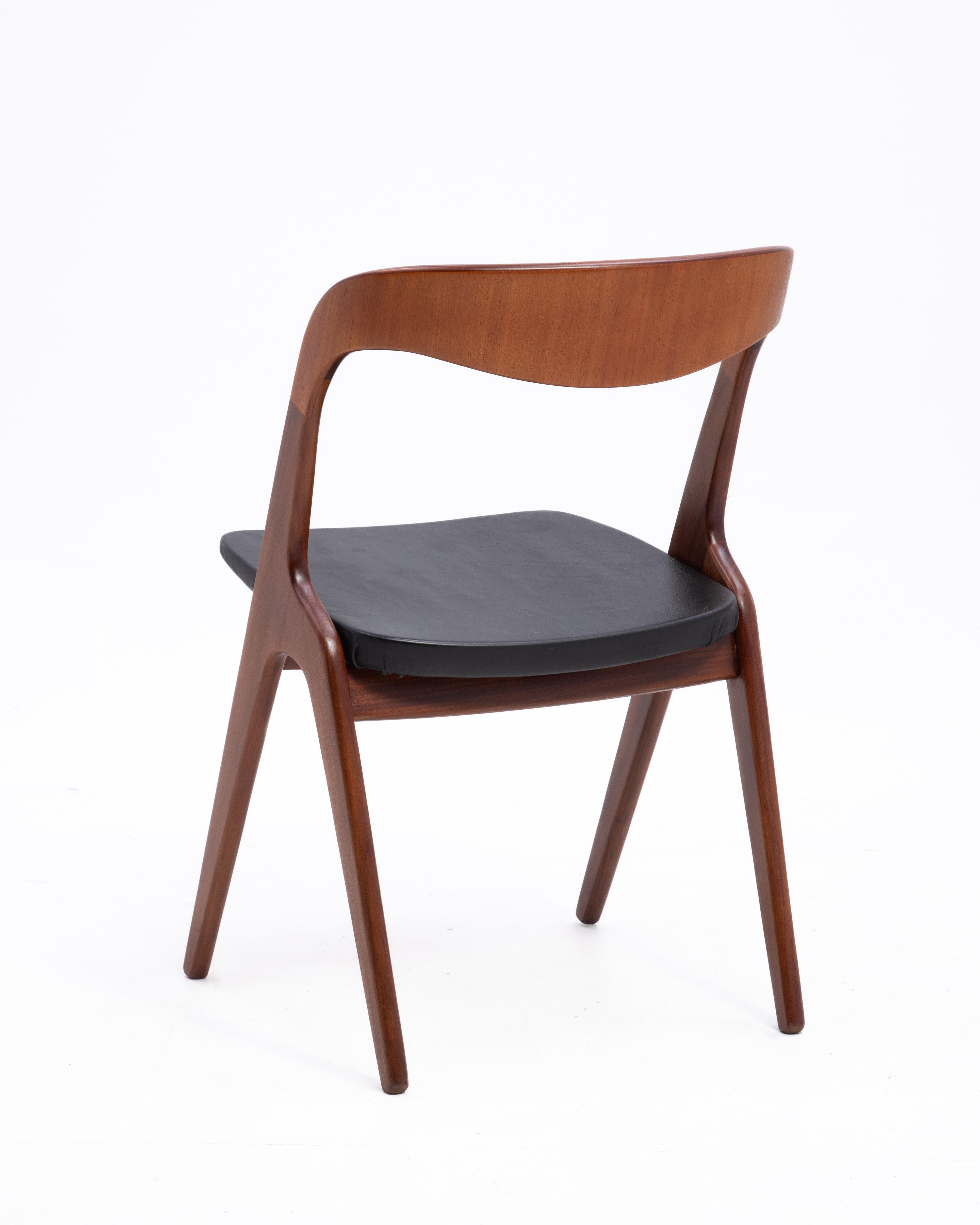 Mid-20th Century Vamo Sønderborg ‘Sonja’ Circa 1960 Danish Teak Side Desk Chair Johannes Andersen