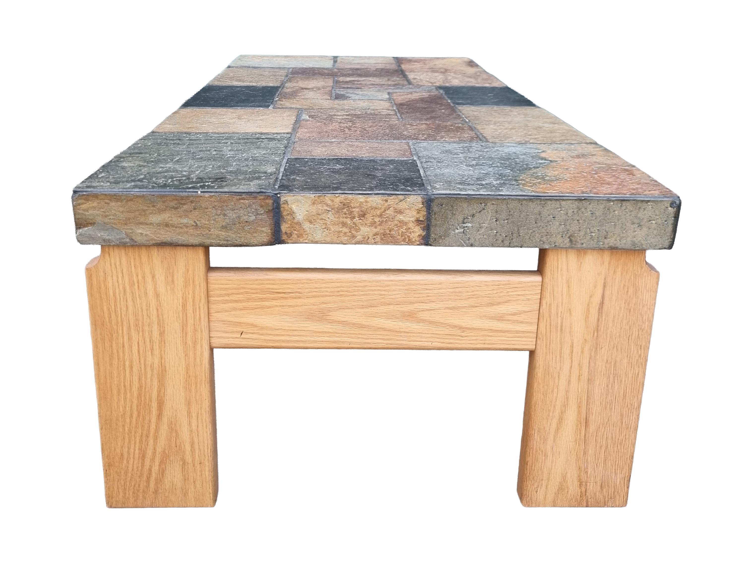 Fin du 20e siècle Table basse en ardoise mixte et en Oak Oak, Pays-Bas, 1970 (Paul Kingma Sty) en vente