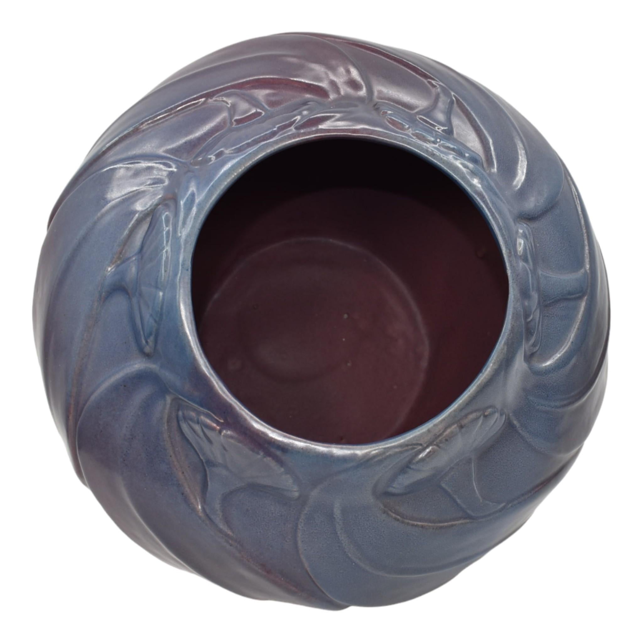 Début du 20ème siècle Van Briggle 1915 Vintage Arts And Craft Pottery Mulberry Ceramic Vase 767 en vente
