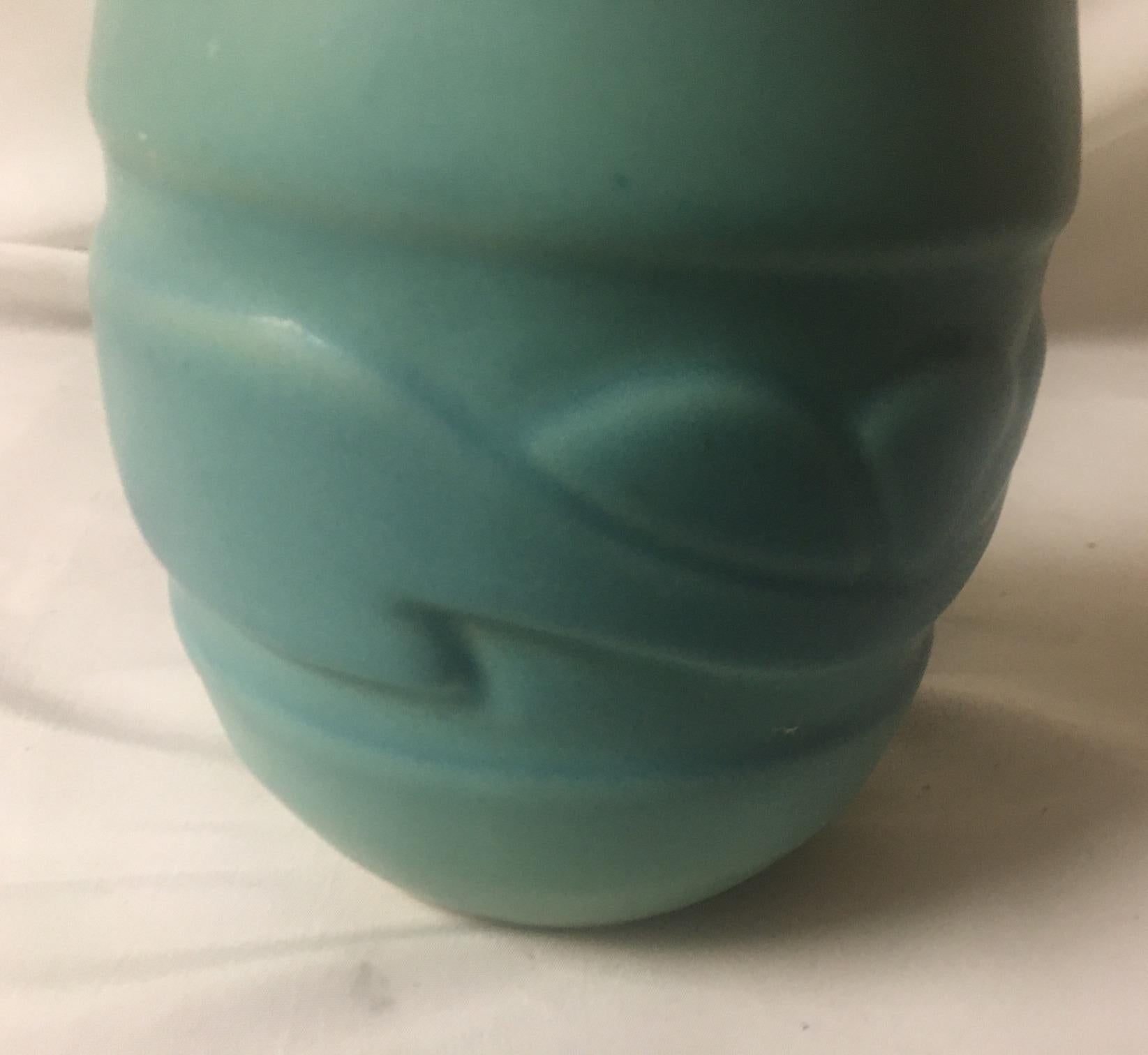 Van Briggle American Art Pottery Vase 20thc In Good Condition For Sale In Savannah, GA
