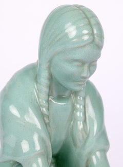 Figurine amérindienne Van Briggle Art Déco émaillée céladon d'Amérique du Nord