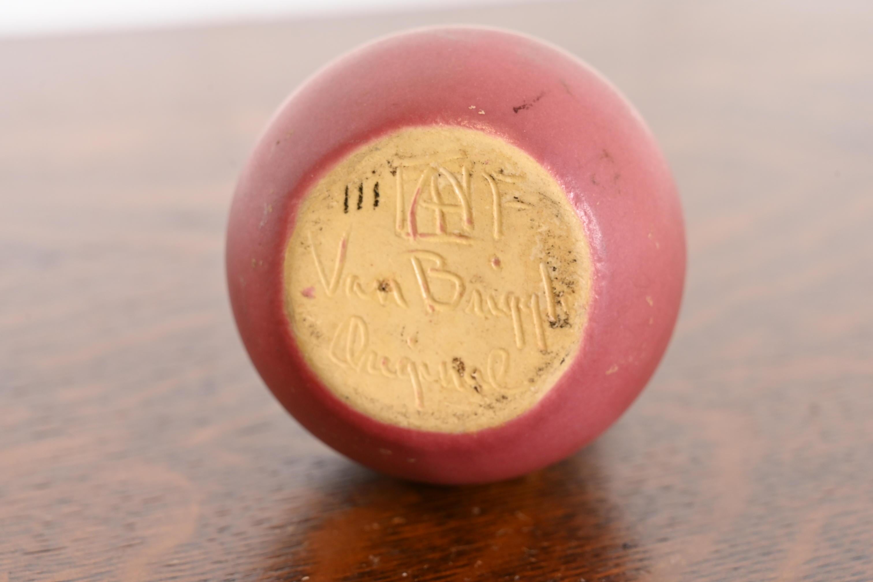 Jarrón de cerámica esmaltada rosa Van Briggle Arts & Crafts en venta 1