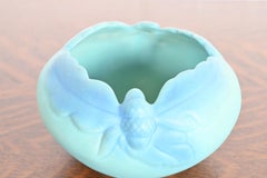 Tazón de cerámica esmaltada turquesa Van Briggle Arts & Crafts con motivo de hoja de roble