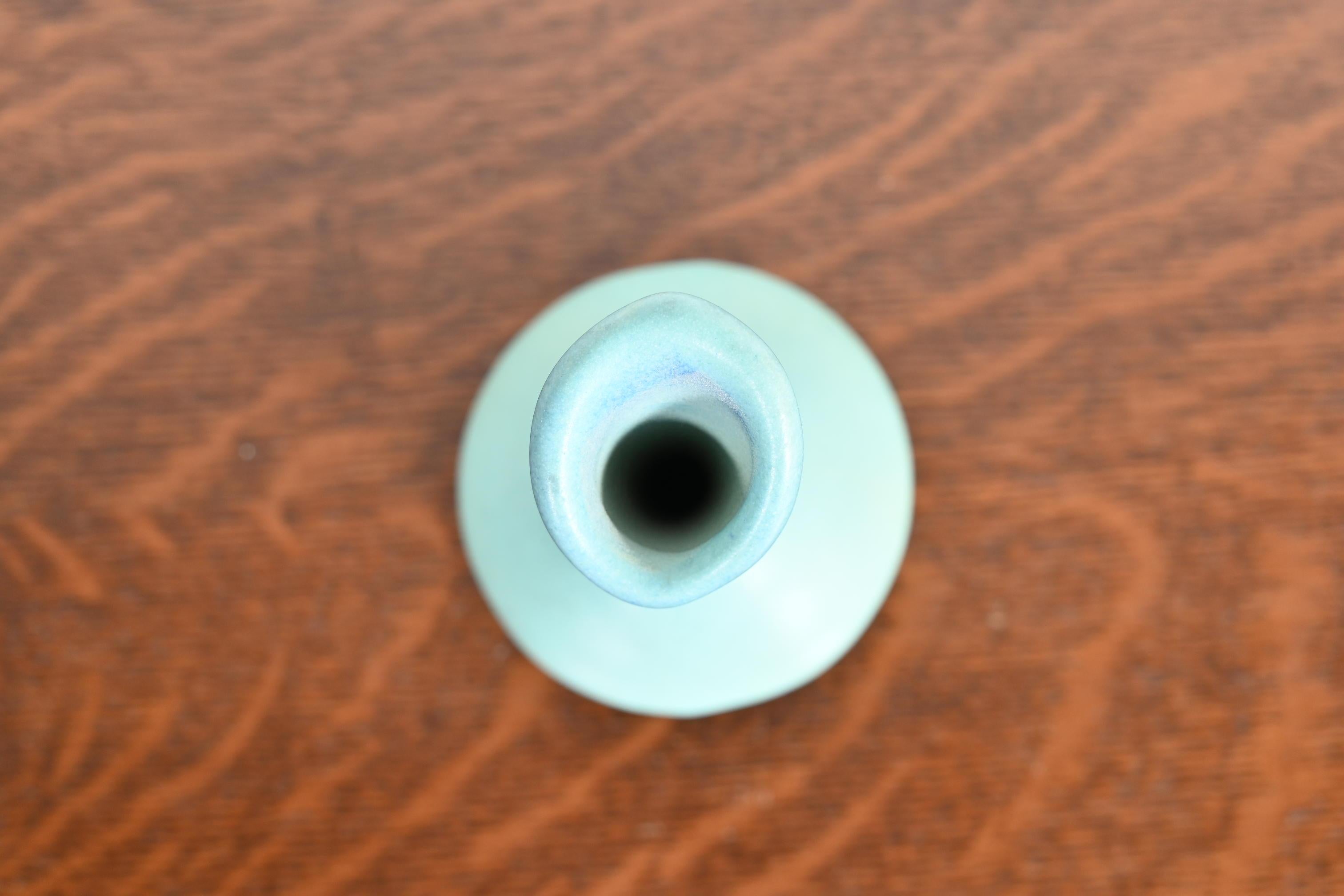 Vase à bourgeons en céramique émaillée turquoise Van Briggle Arts & Crafts en vente 1