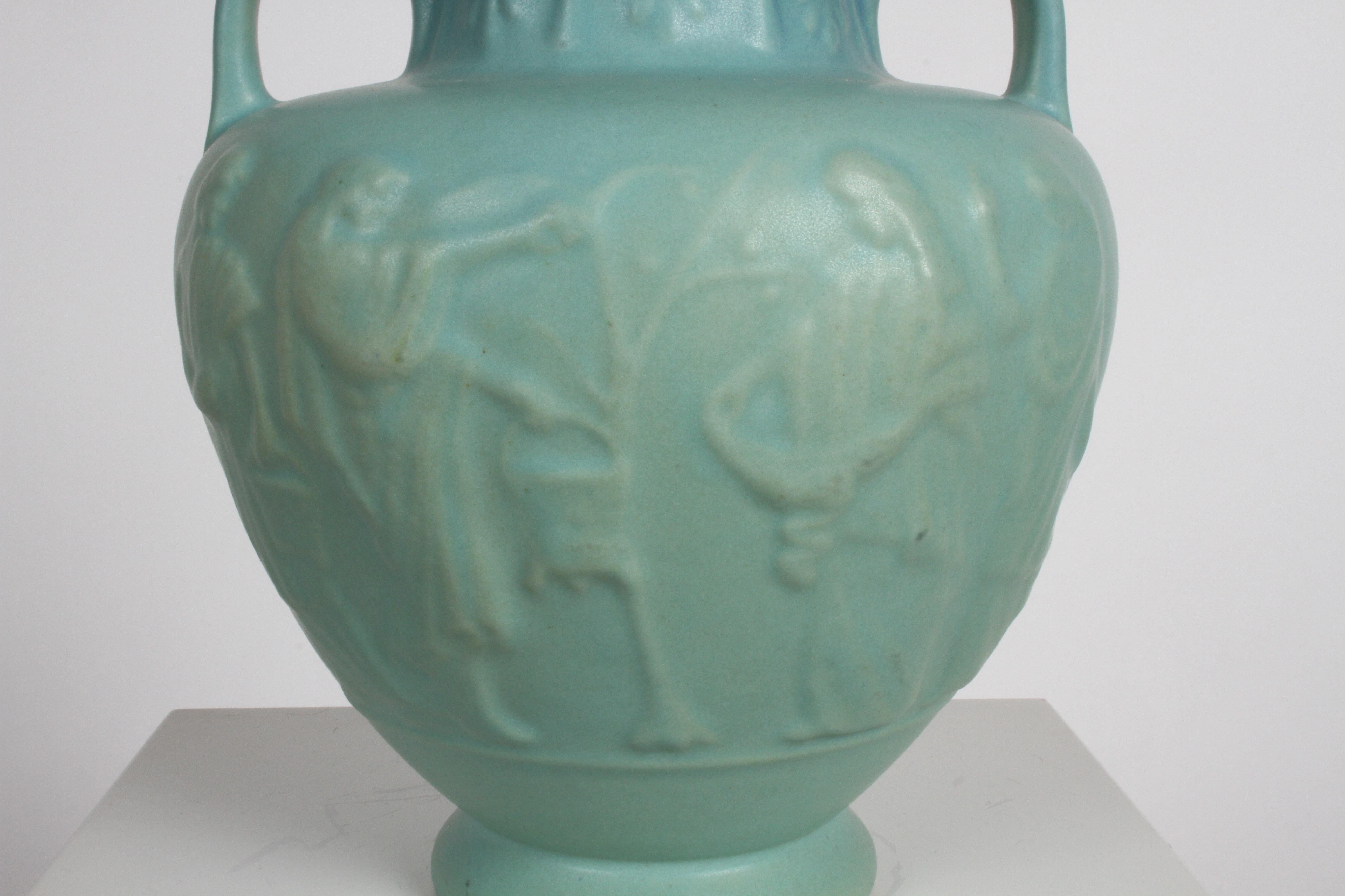 Arts and Crafts Van Briggle Urne ou vase grec à glaçure turquoise Ming signé D.R. en vente