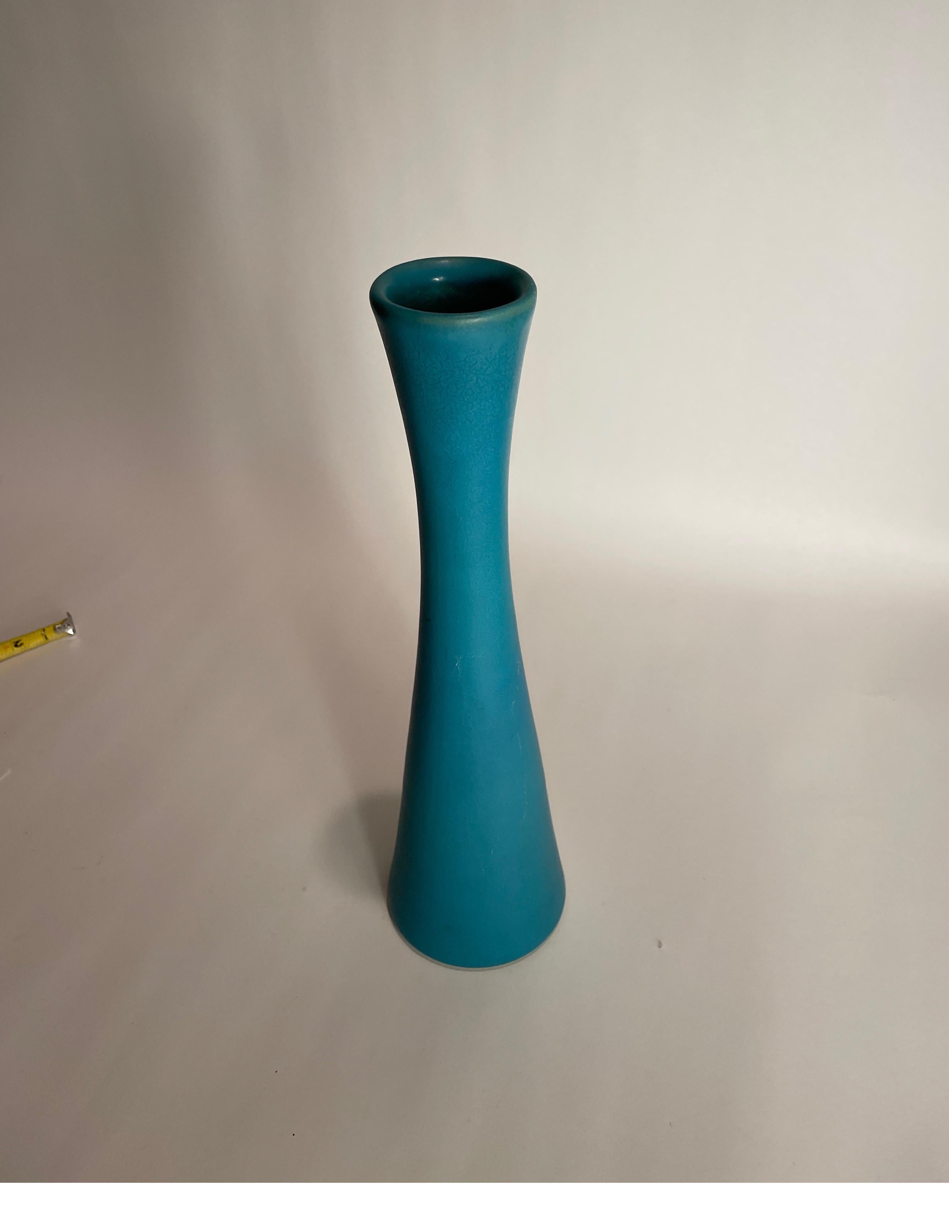 16 Zoll Van Briggle Vase mit klaren Linien, türkisfarbene Ming-Glasur