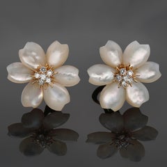 VAN CEEF & ARPELS Rose de Noel Perlmutt-Diamanten-Ohrringe Große Ohrringe