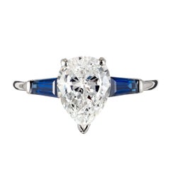 Van Cleef & Arpels Bague de fiançailles en platine avec saphir et diamant poire de 1::40 carat