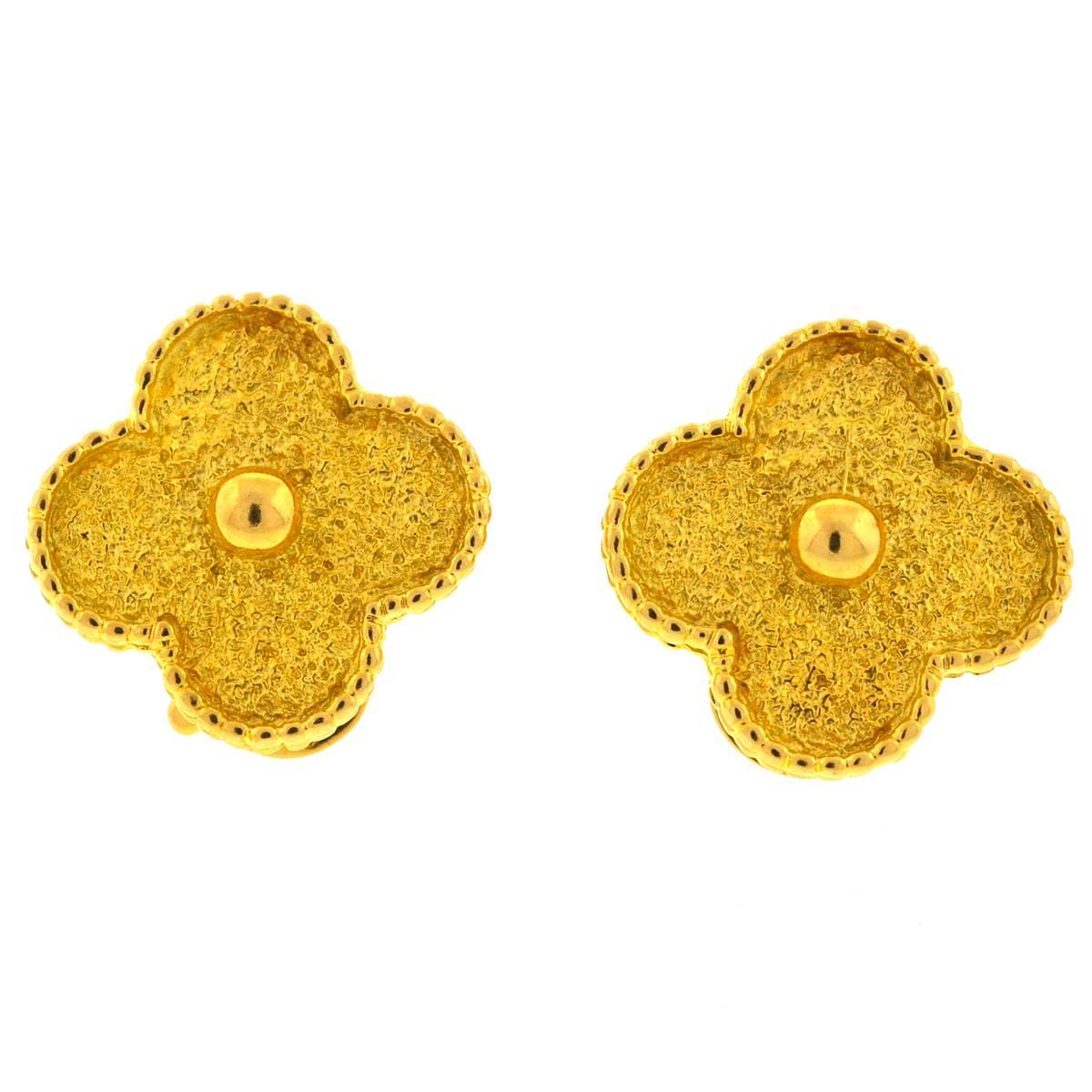 Company - Van Cleef & Arpels
Style - Vintage Alhambra Stud Earrings
Metal - 18k Yellow Gold
Weight / Size - 13.3 grams - .75