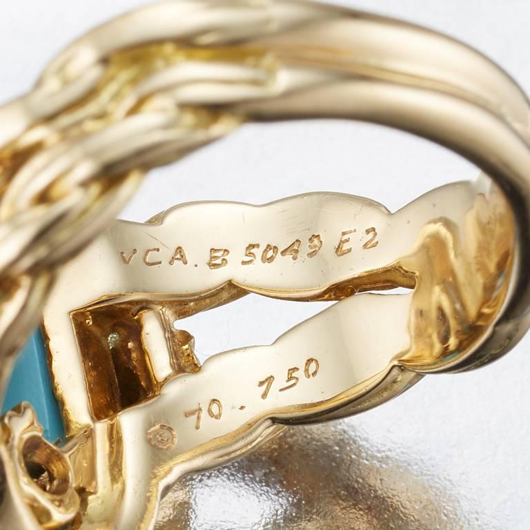 Van Cleef & Arpels 1960s Ring in Turquoise and 18 Karat Yellow Gold In Excellent Condition In London, GB