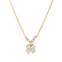Van Cleef
Arpels Antoinette Diamond Flower Gold Pendant Necklace Van Cleef
Arpels Antoinette Diamond Flower Gold Pendant Necklace