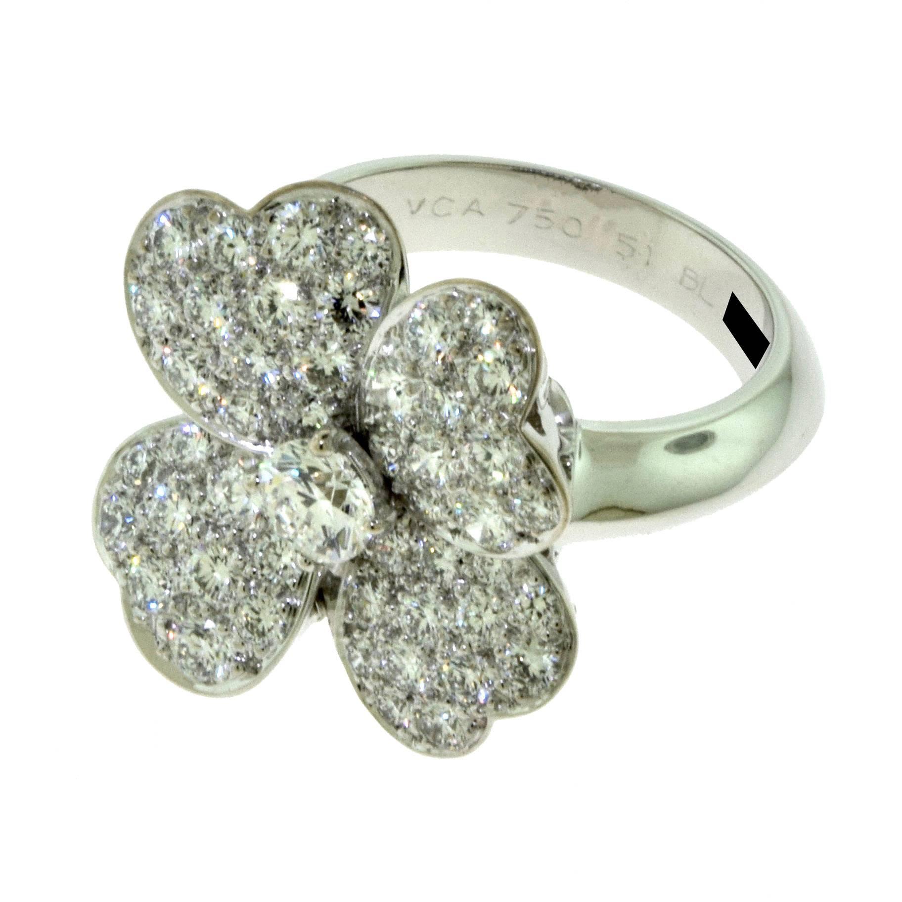 Van Cleef & Arpels Cosmos Diamond Center White Gold Diamond Ring, Medium Model For Sale 2