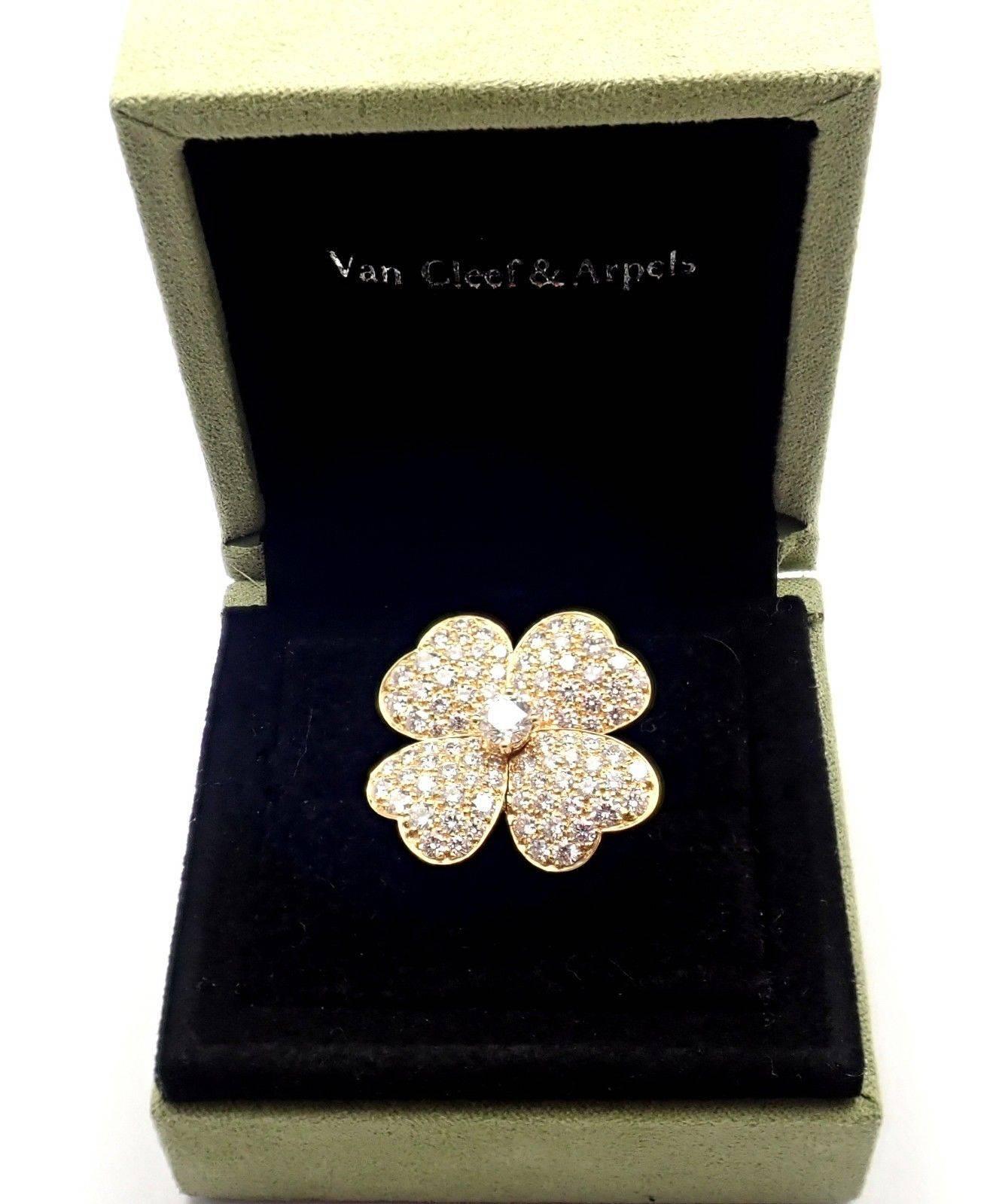 18k Yellow Gold Diamond Large Model Cosmos Ring by Van Cleef & Arpels.
With Round brilliant cut diamonds VVS1 clarity, E color total weight approx. 3.25ct
This ring comes with Van Cleef & Arpels box and Van Cleef & Arpels service paper from 
VCA