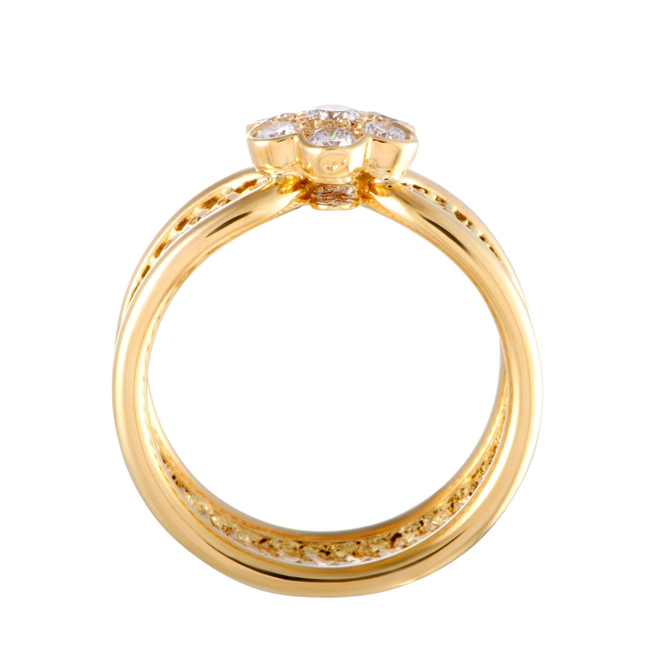 An exceptionally refined design is magnificently presented in luxurious 18K yellow gold in this gorgeous Van Cleef & Arpels ring. The ring weighs five grams and it is beautifully embellished with glistening diamonds.
Ring Top Dimensions: 10mmx