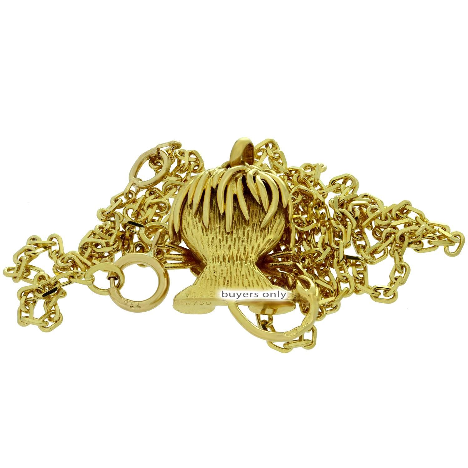 VAN CLEEF & ARPELS Emerald Onyx Yellow Gold Lion Pendant Necklace 2