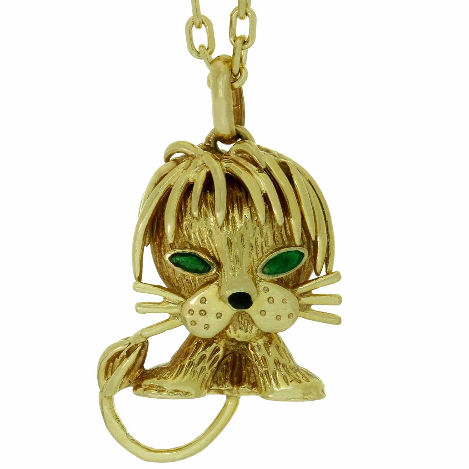 VAN CLEEF & ARPELS Emerald Onyx Yellow Gold Lion Pendant Necklace