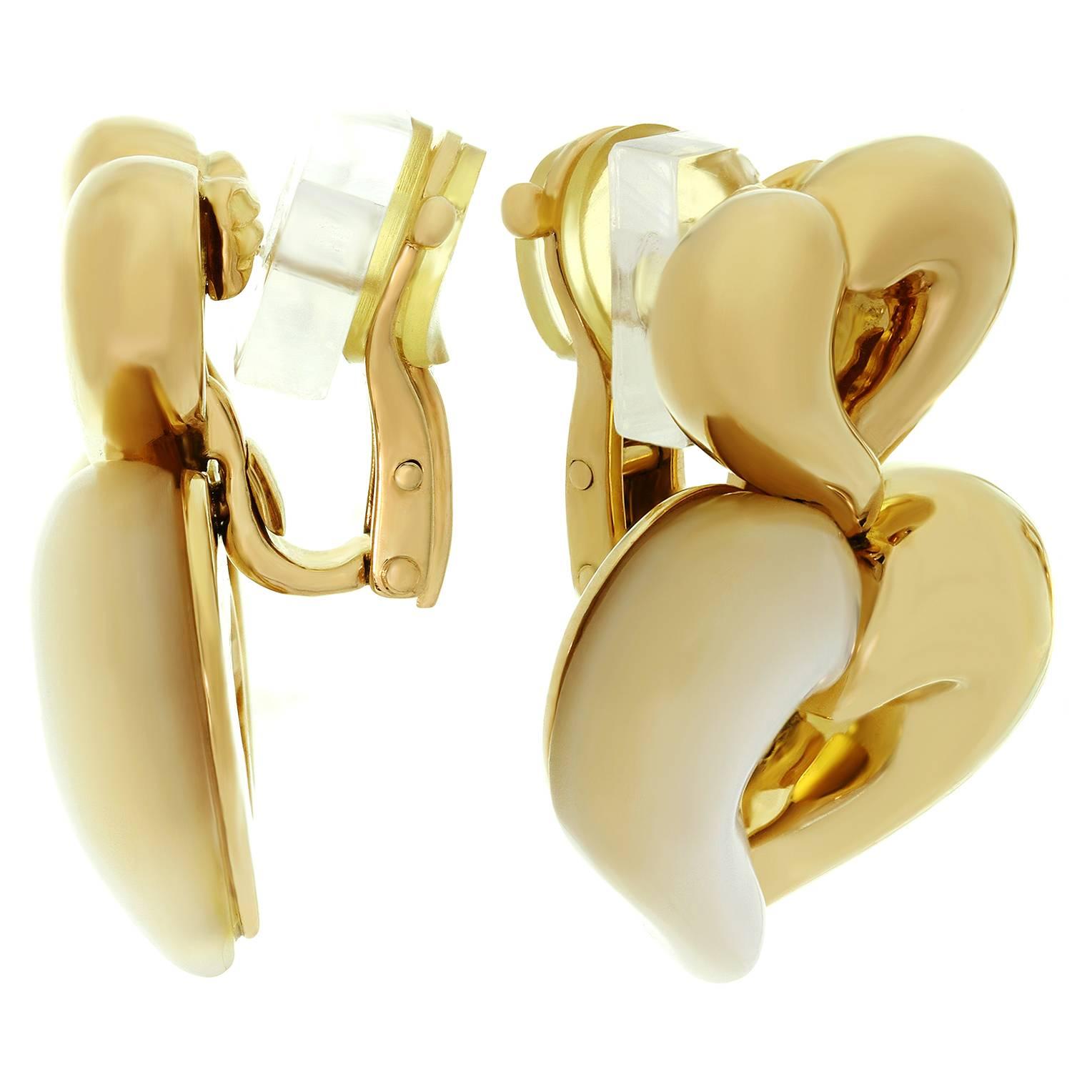 Van Cleef & Arpels Mother-of-Pearl Yellow Gold Heart Clip-On Earrings In Excellent Condition In New York, NY