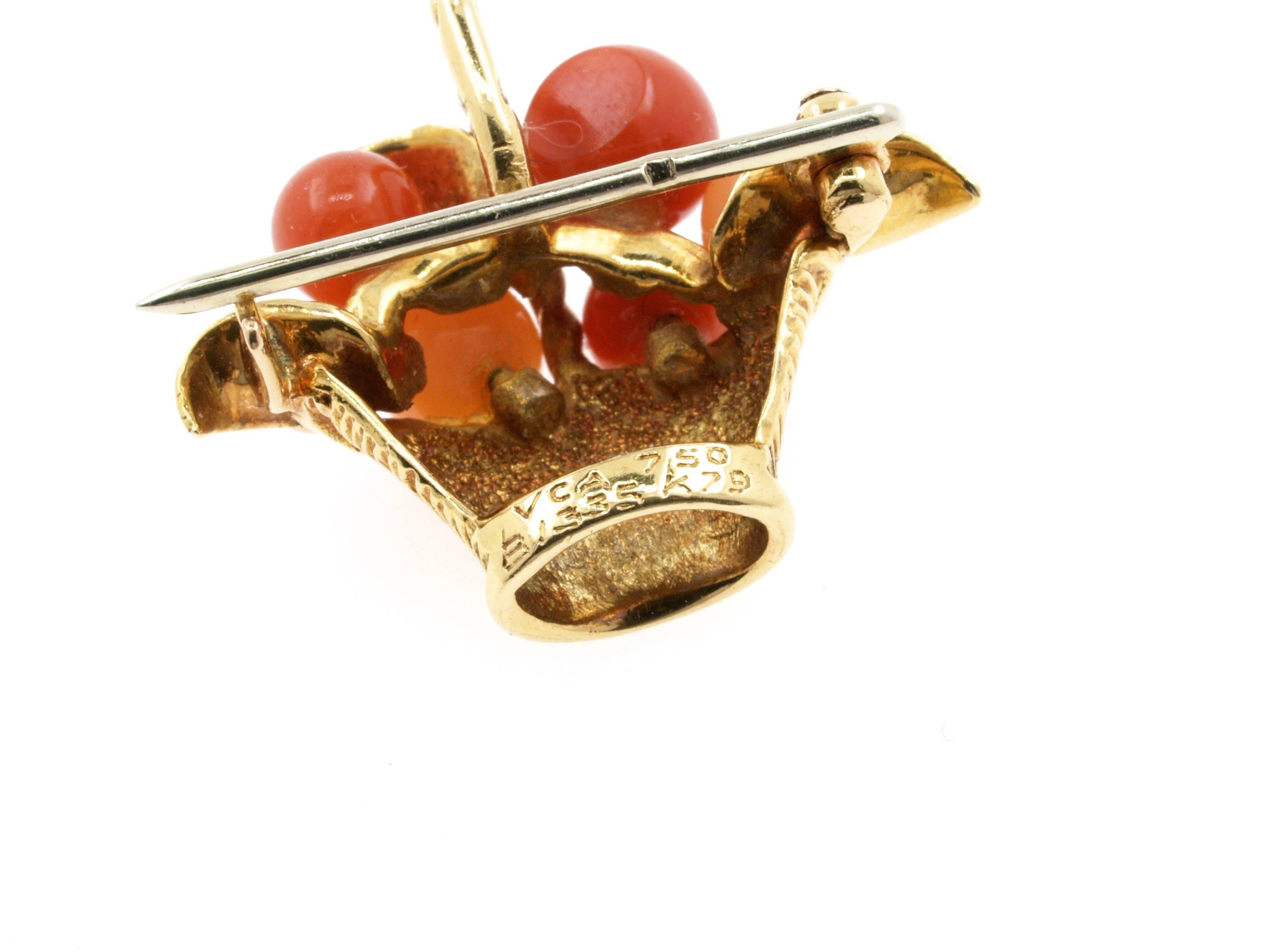 Van Cleef & Arpels Coral Gold Necklace Brooch Pendant For Sale 1