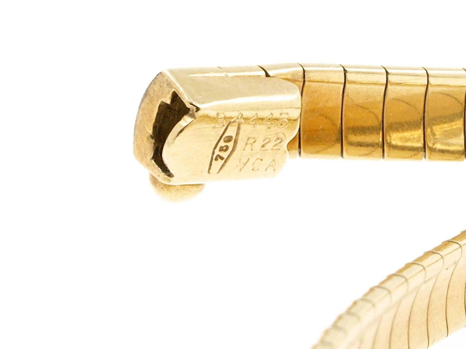 Van Cleef & Arpels Coral Gold Necklace Brooch Pendant For Sale 2
