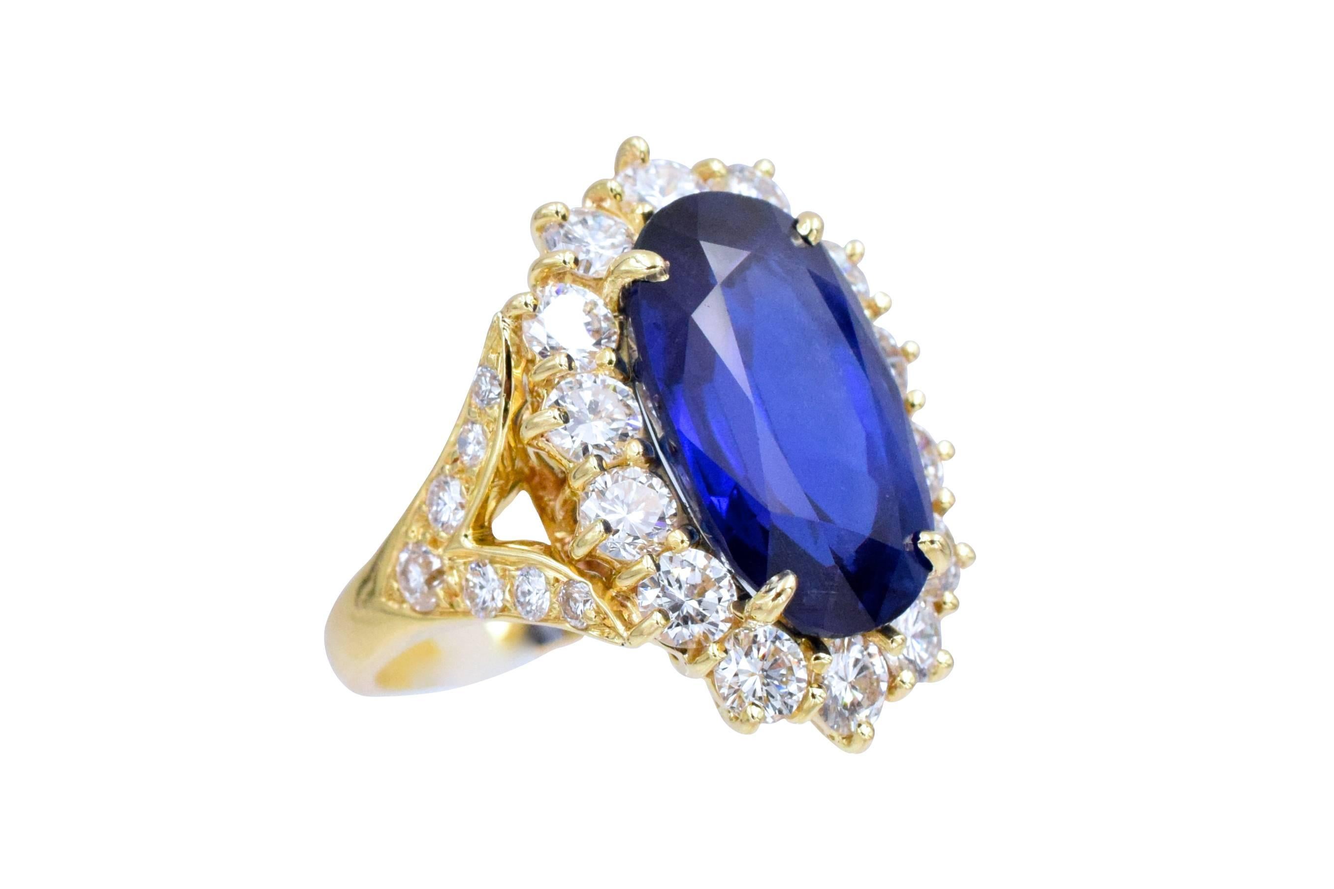 Van Cleef & Arpels No Enhancement Burmesischer 12,01 Karat Saphir  Diamant  Ring mit Ring (Ovalschliff) im Angebot