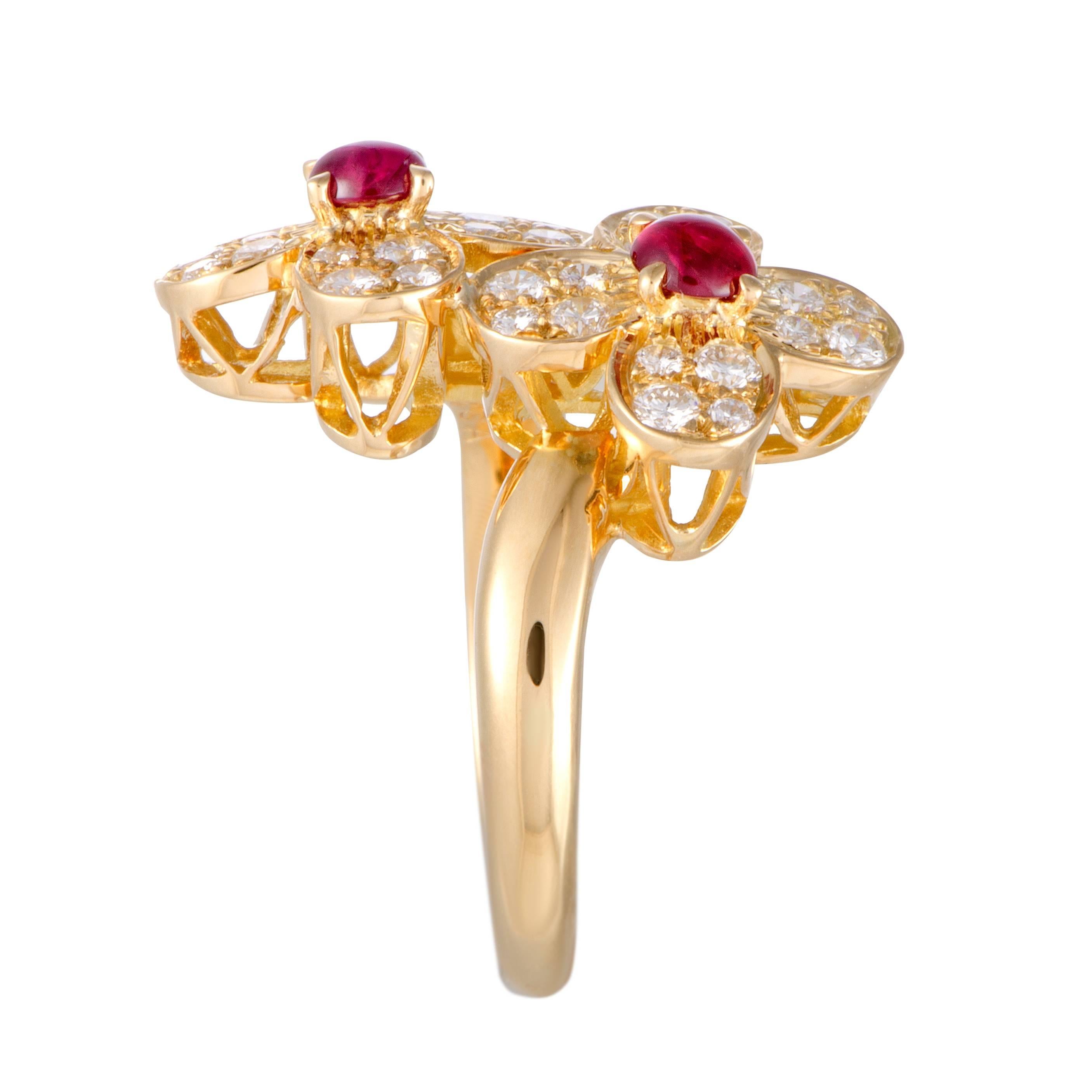 Van Cleef & Arpels Trefle Ruby and Diamond Yellow Gold Flower Ring In Excellent Condition In Southampton, PA