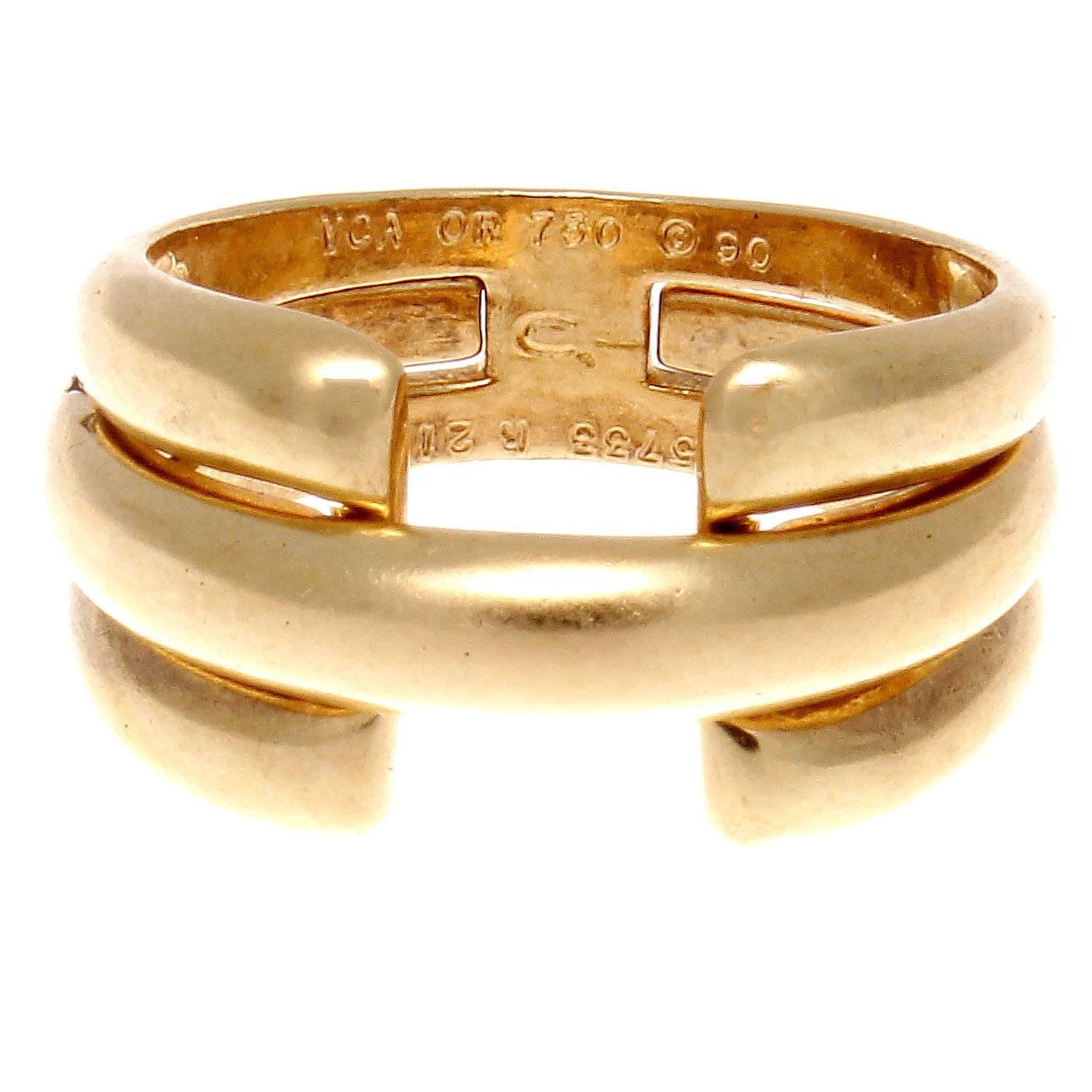 Sophisticated modern design from one of the pillars of jewelry making, Van Cleef & Arpels. Seamlessly creating two rings that become one. Crafted in glistening 18k yellow gold. Signed VCA, numbered and stamped with French hallmarks

Ring size 6-1/4.