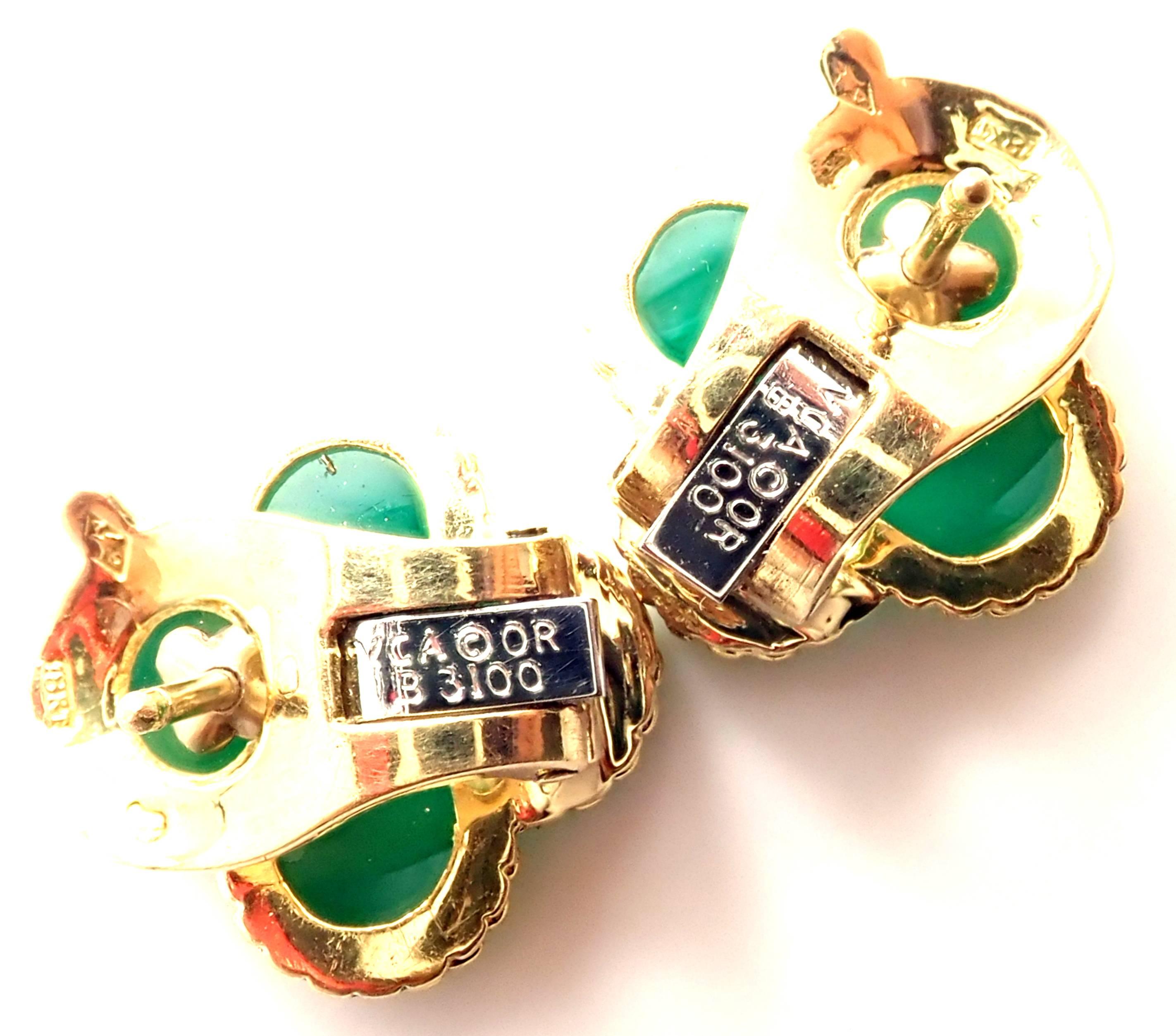 Women's or Men's Van Cleef & Arpels Vintage Alhambra Green Chalcedony Yellow Gold Earrings