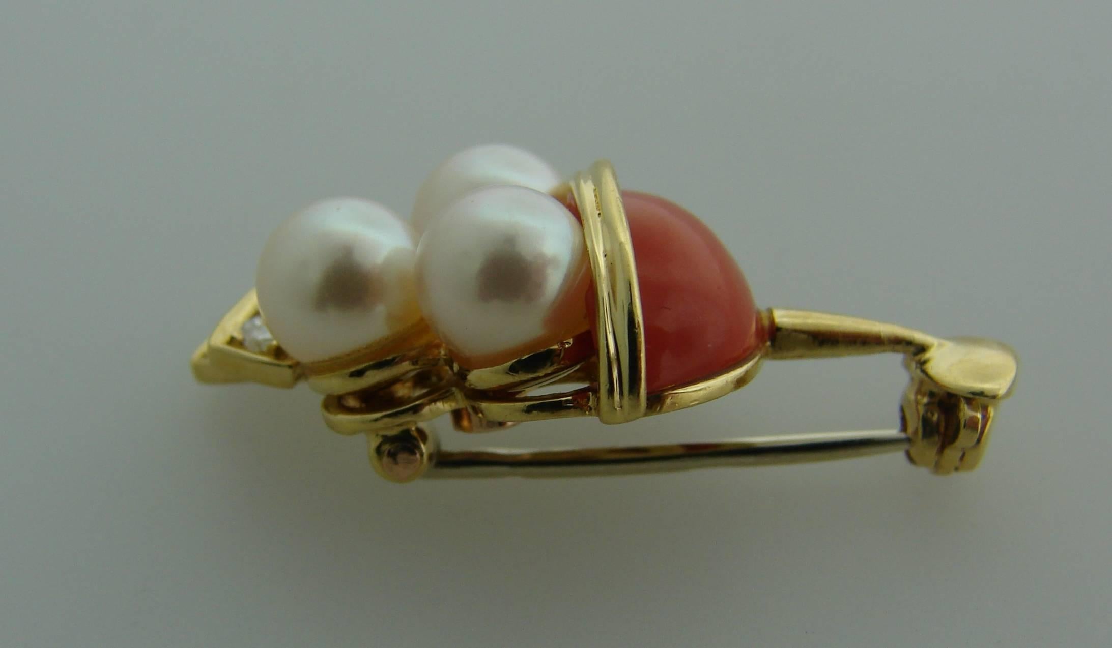 Women's or Men's Van Cleef & Arpels Yellow Gold Brooch Pin Clip with Pearl Coral Diamond VCA 1950