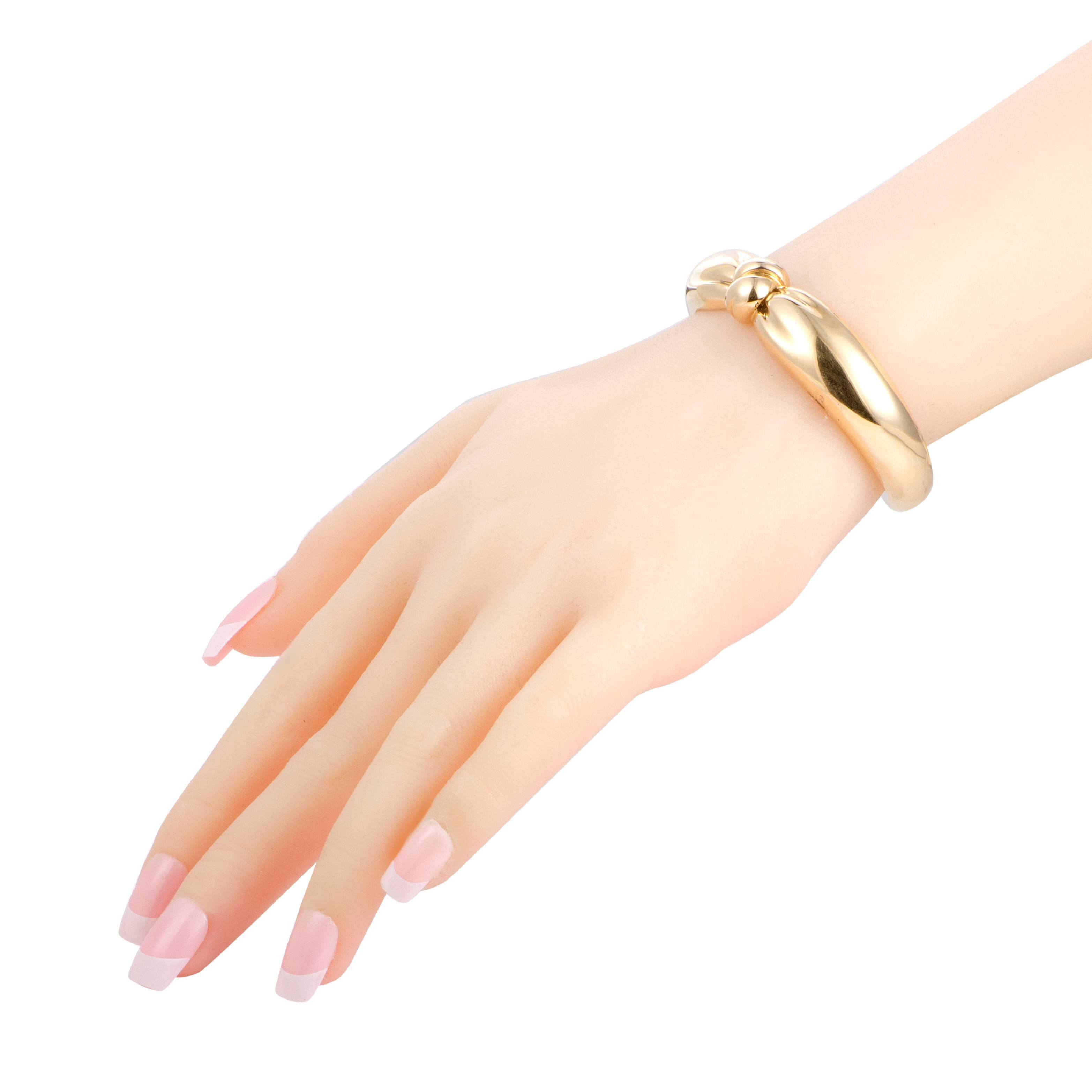 This sublime bracelet is the perfect embodiment of understated elegance with its uncluttered design that is impeccably presented in classy 18K yellow gold. The bracelet is designed by Van Cleef & Arpels and weighs 42.7 grams.
Included Items: