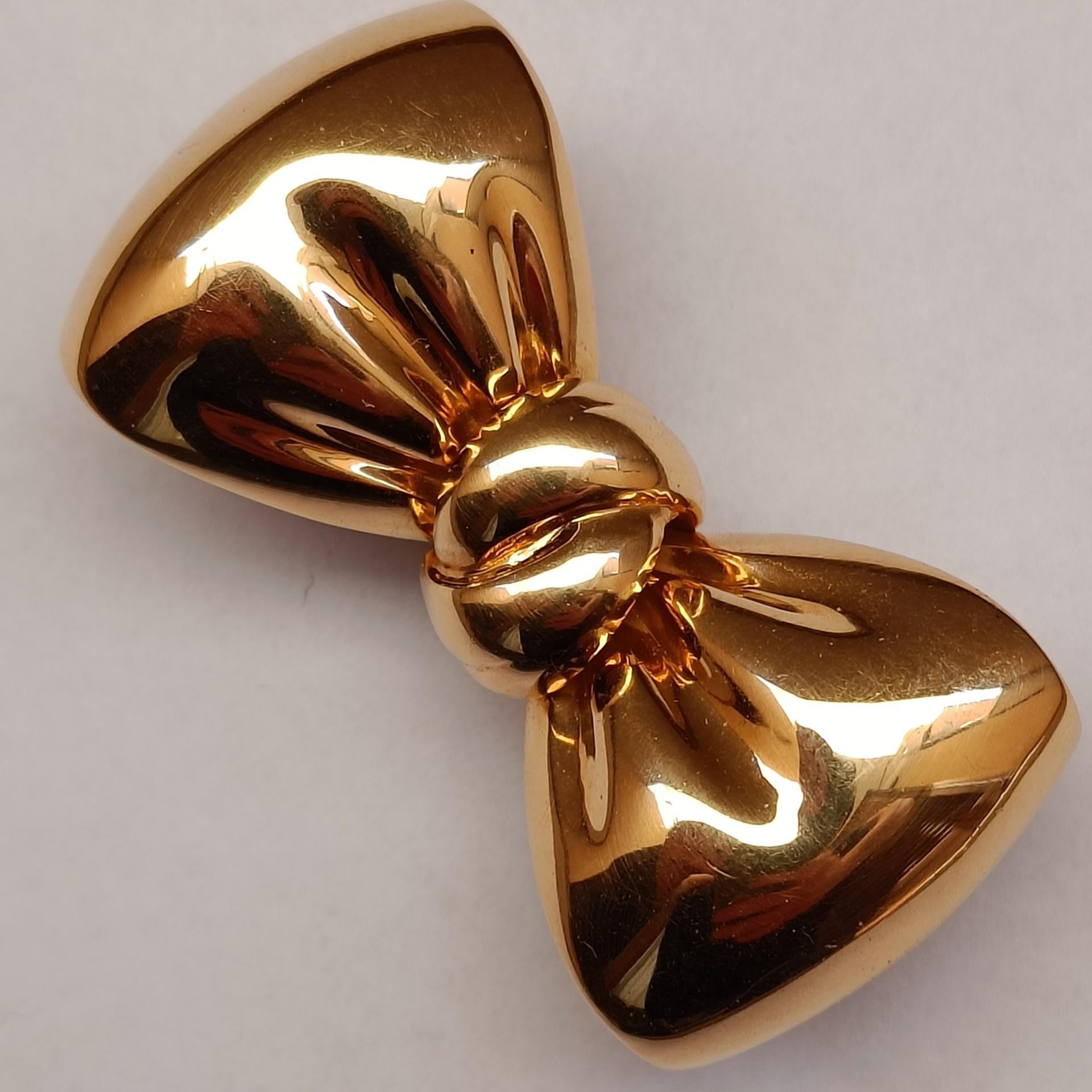 Van Cleef & Arpels 18k Gold Bow Clip Brooch In Good Condition For Sale In Magenta, IT
