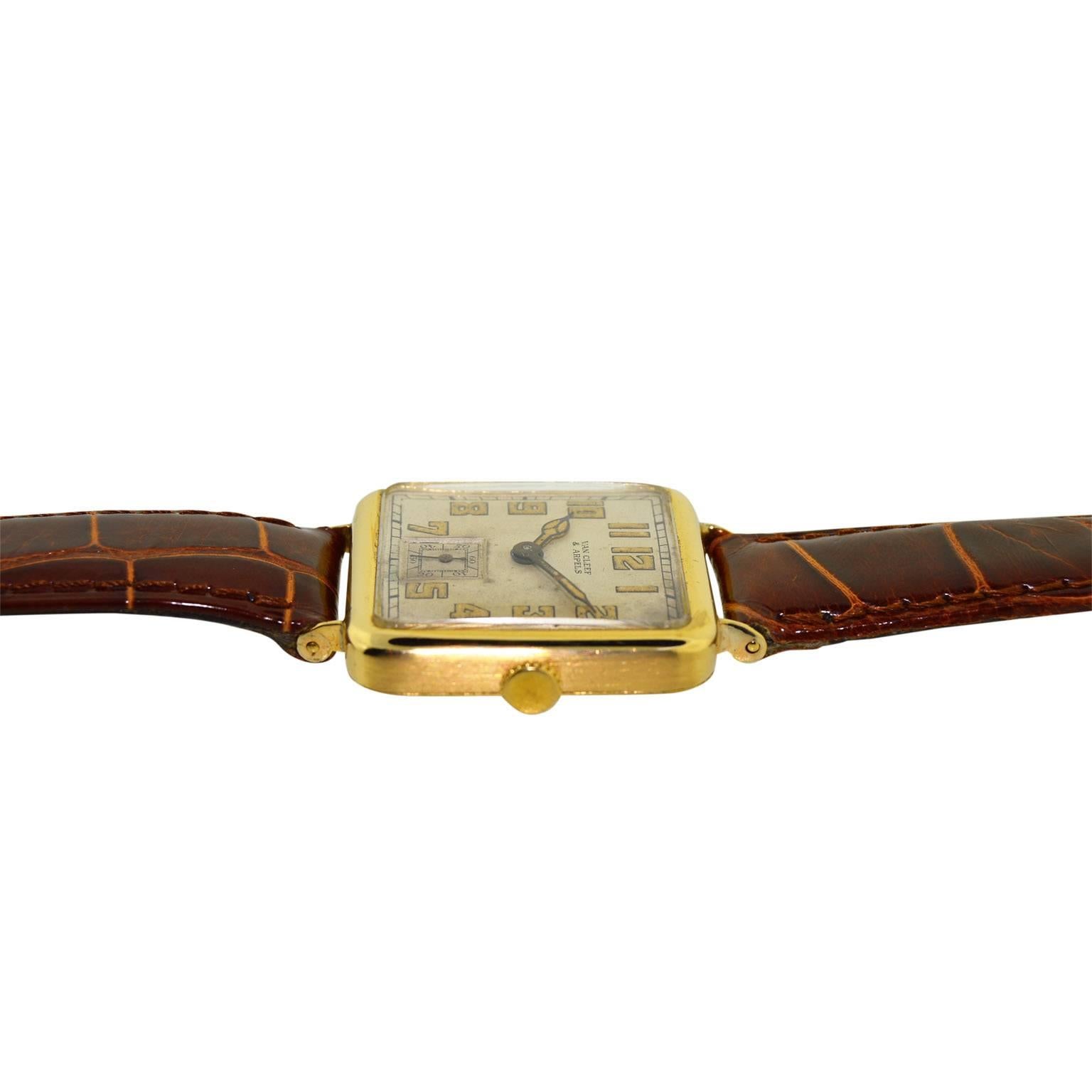 Van Cleef & Arpels: 18 Karat Gelbgold Art-Déco-Uhr mit Handaufzug, ca. 1930er Jahre im Angebot 2